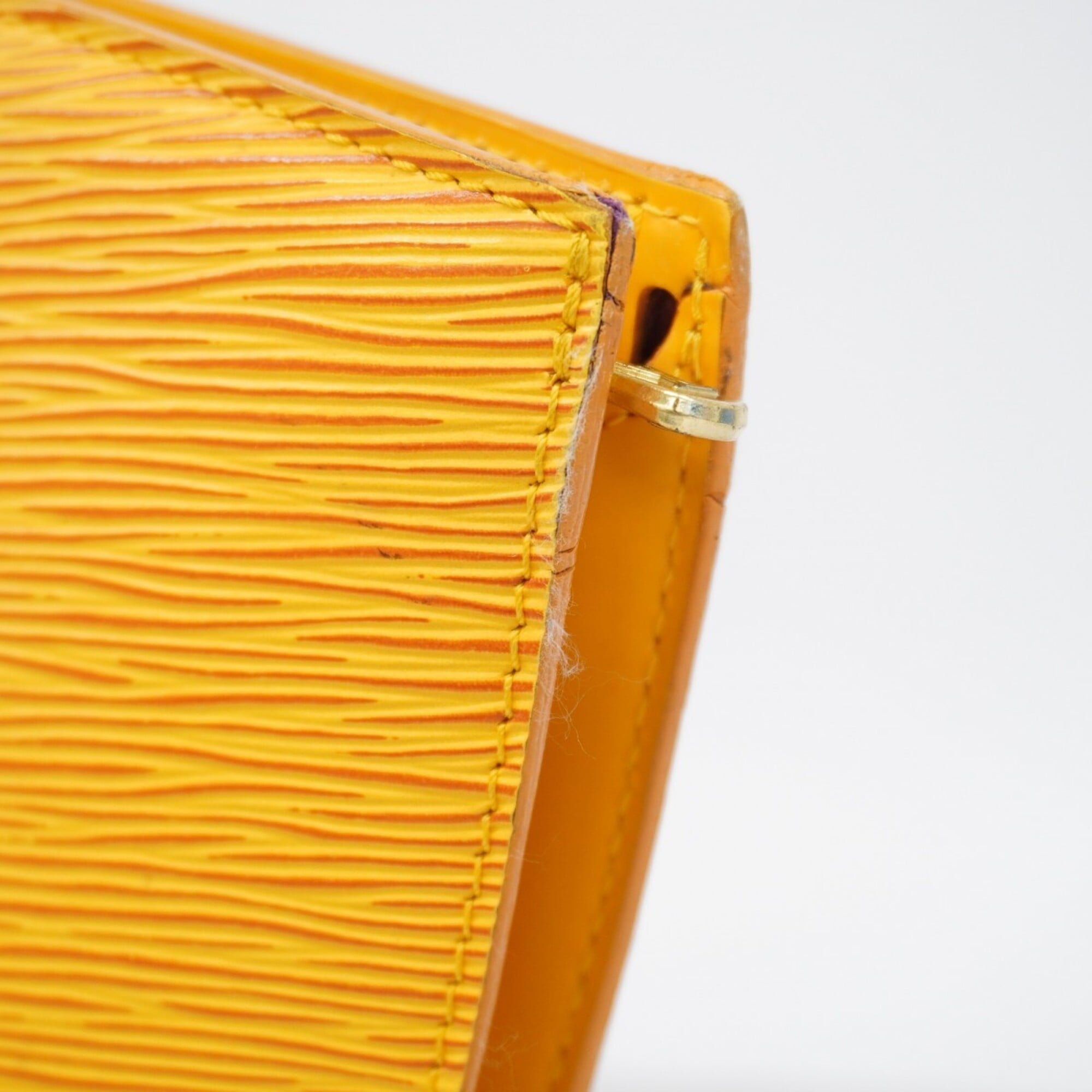 Louis Vuitton Jaune Handbag (Pre-Owned)