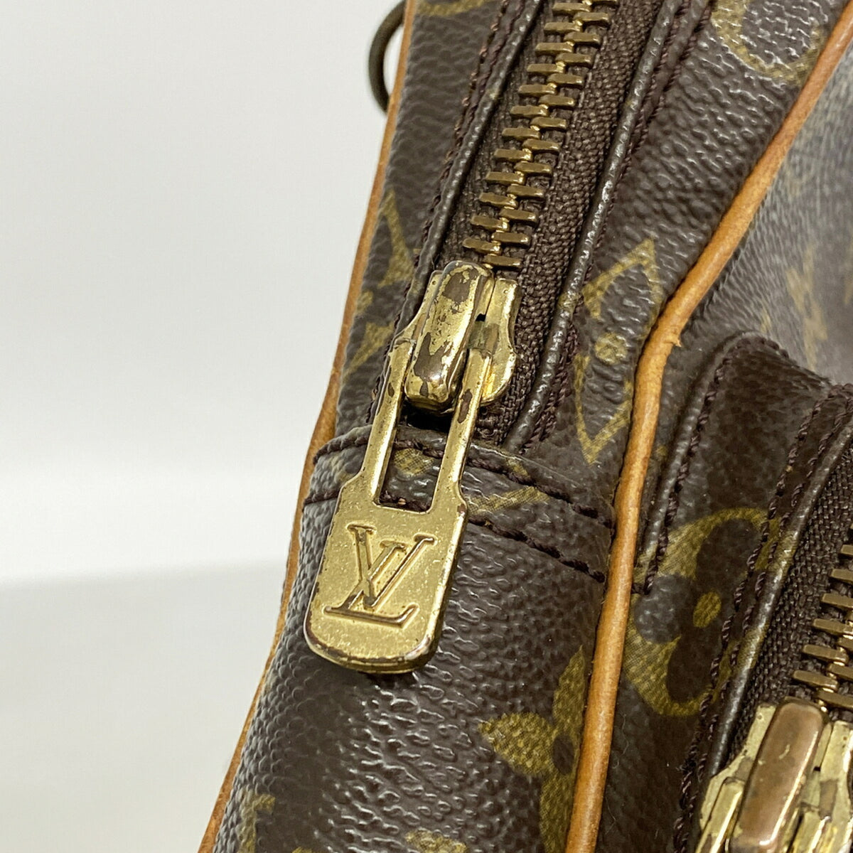 Louis Vuitton Brown Shoulder Bag (Pre-Owned)
