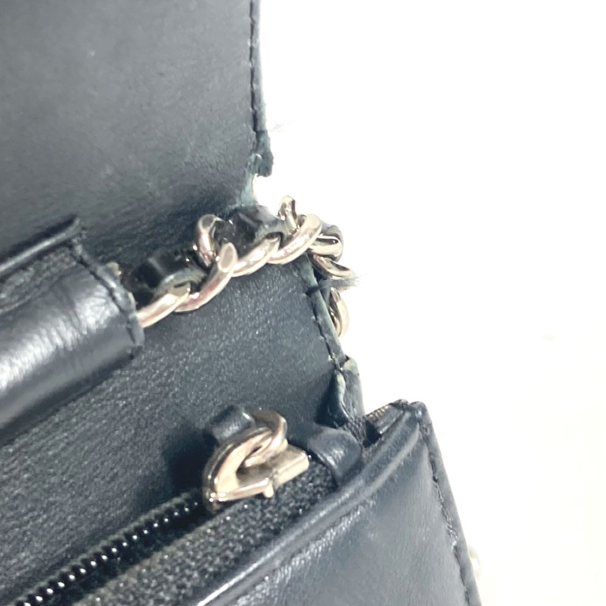 Chanel Black Patent Leather Pochette Shoulder Bag (Pre-Owned)