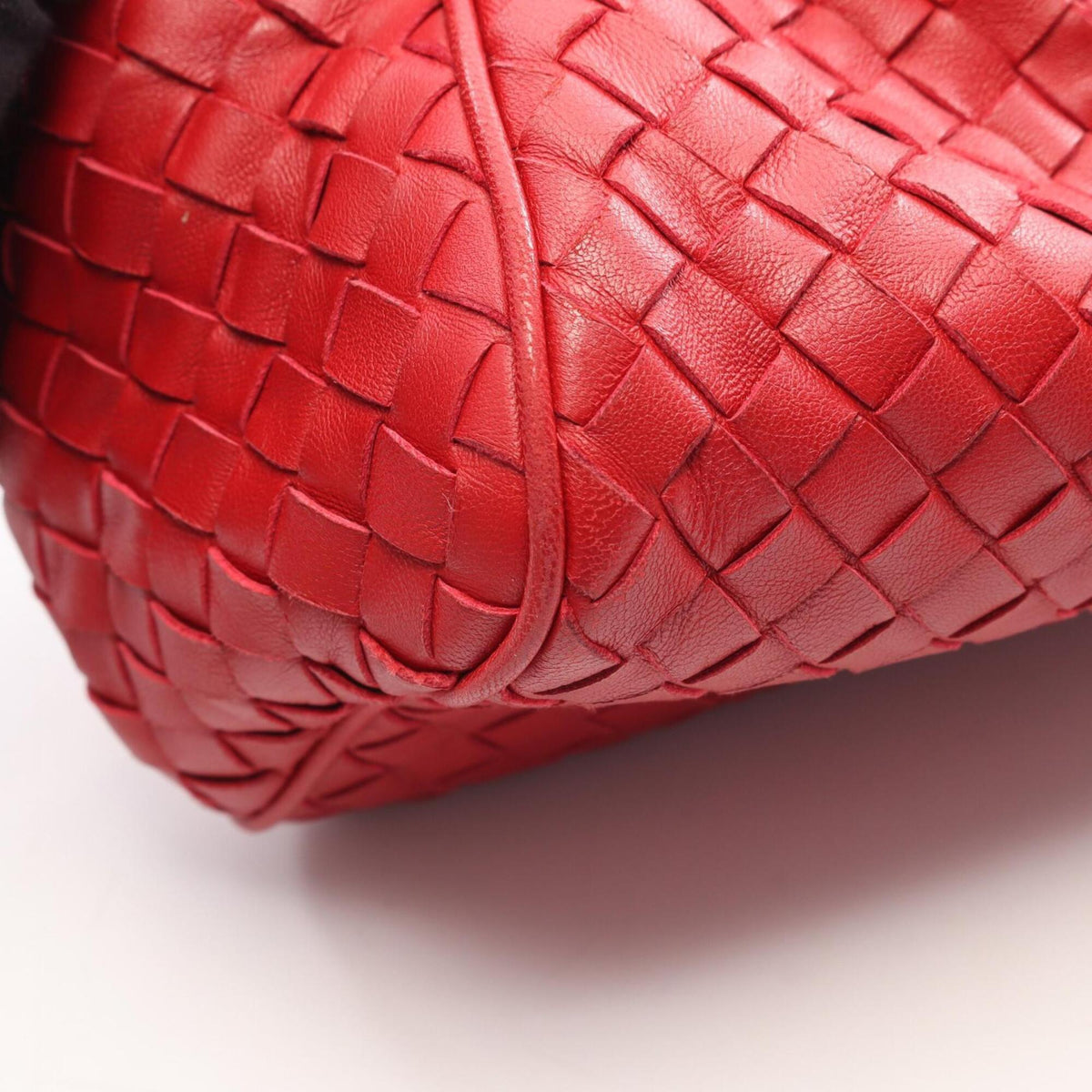 Bottega Veneta Red Color Leather Handbag (Pre-Owned)