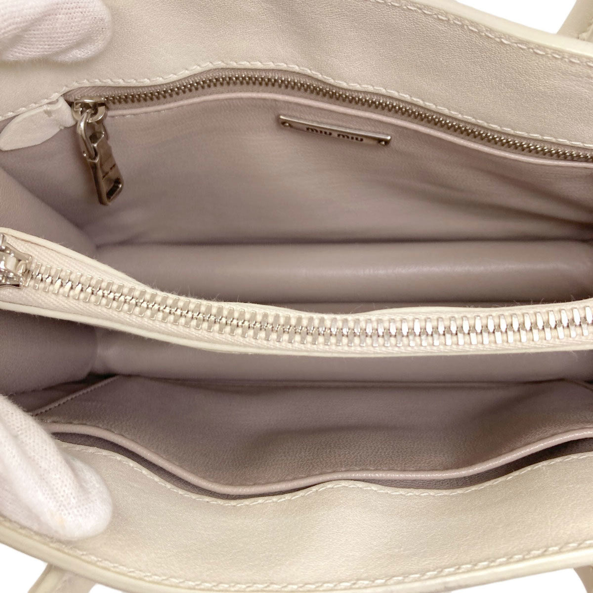 Miu Miu White Leather Handbag (Pre-Owned)