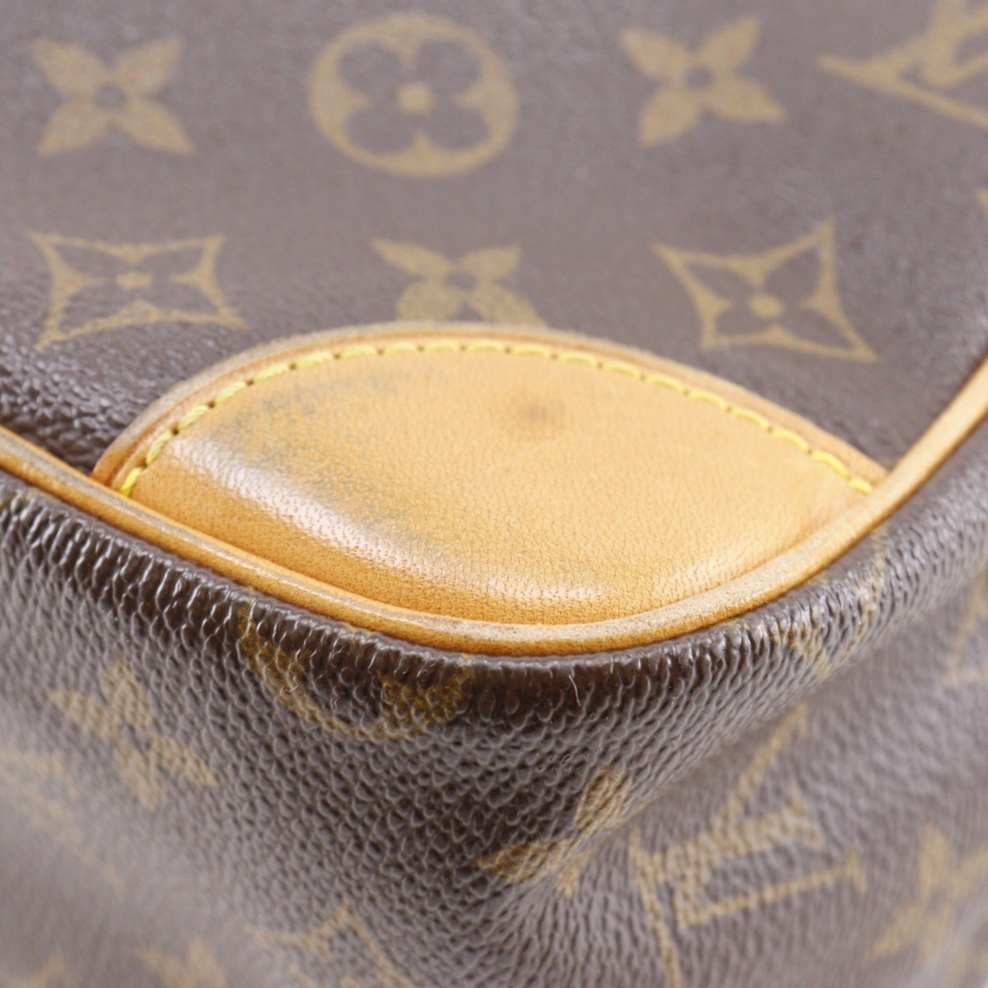 Louis Vuitton Brown Monogram Monogram Shoulder Bag (Pre-Owned)