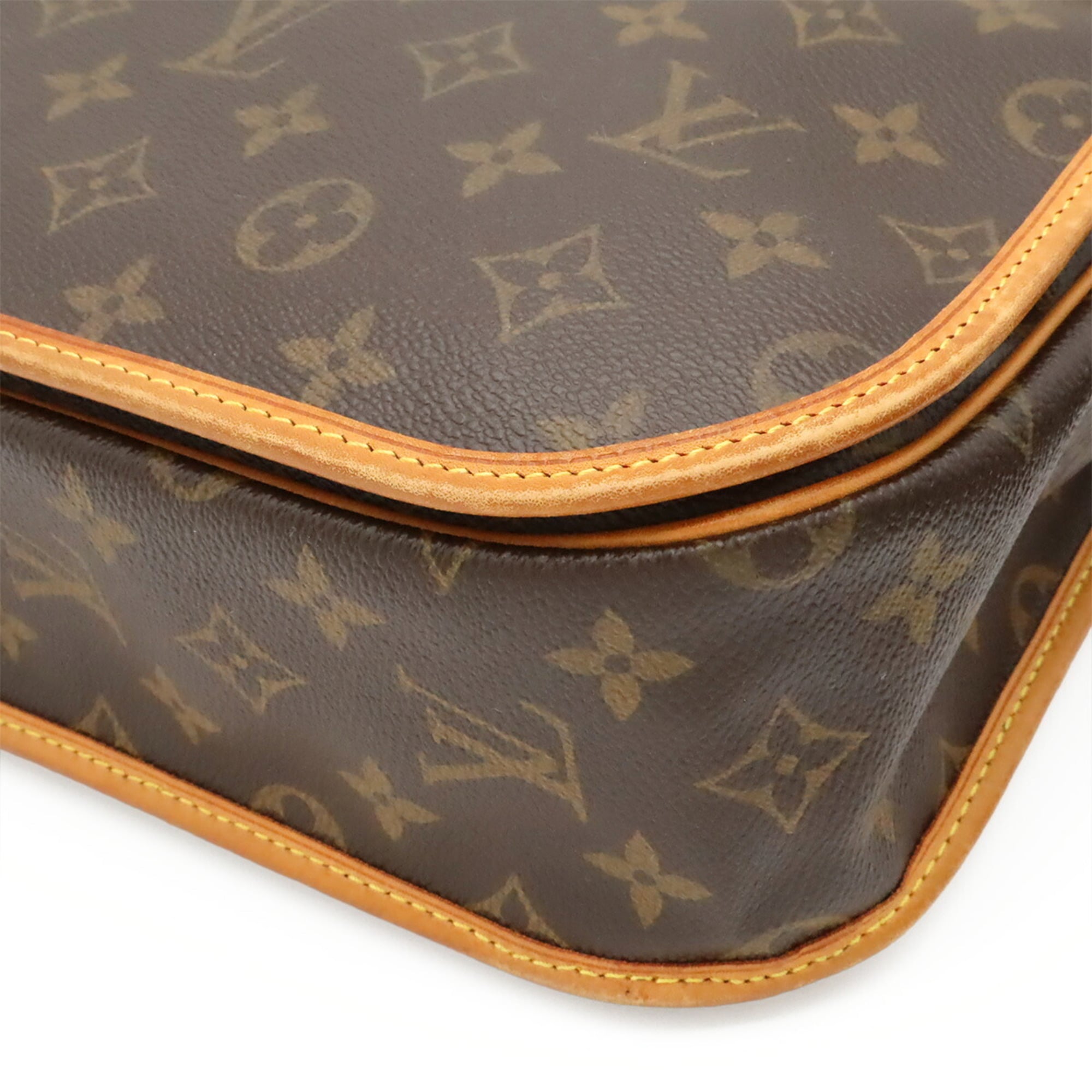 Louis Vuitton Brown Monogram Canvas Messenger Bag Shoulder Bag (Pre-Owned)