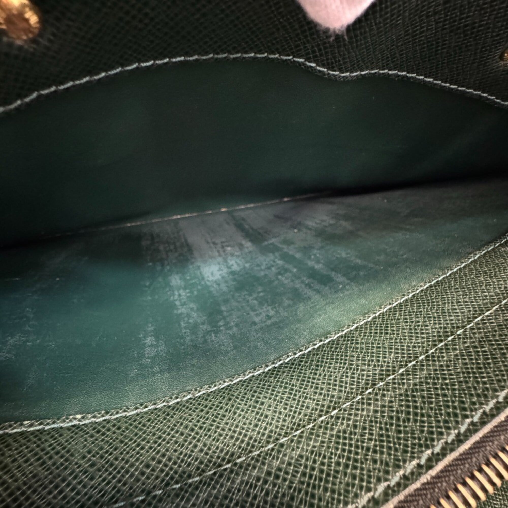 Louis Vuitton Taiga Green Taiga Leather Briefcase (Pre-Owned)