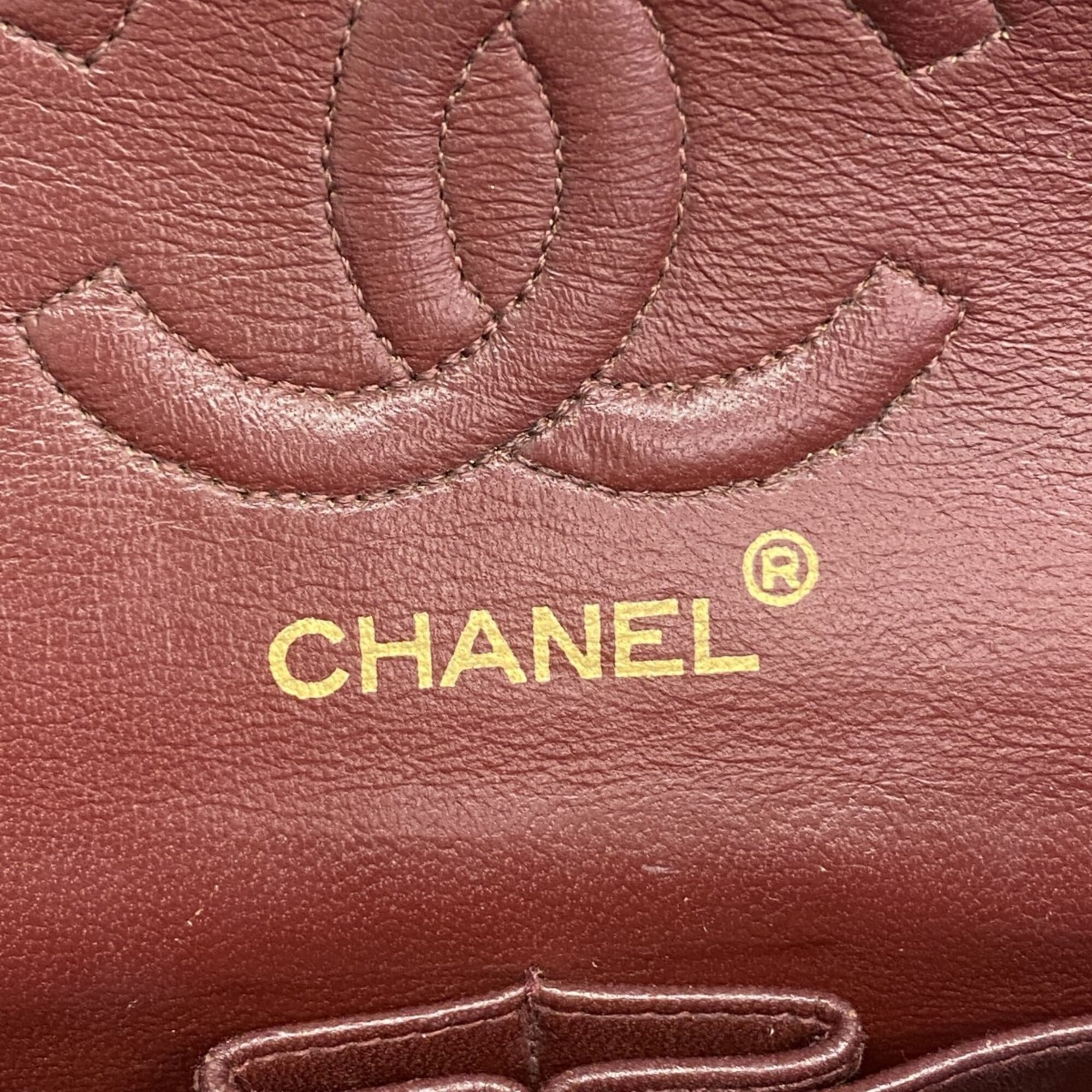 Chanel Black Leather Shoulder Bag (Pre-Owned)