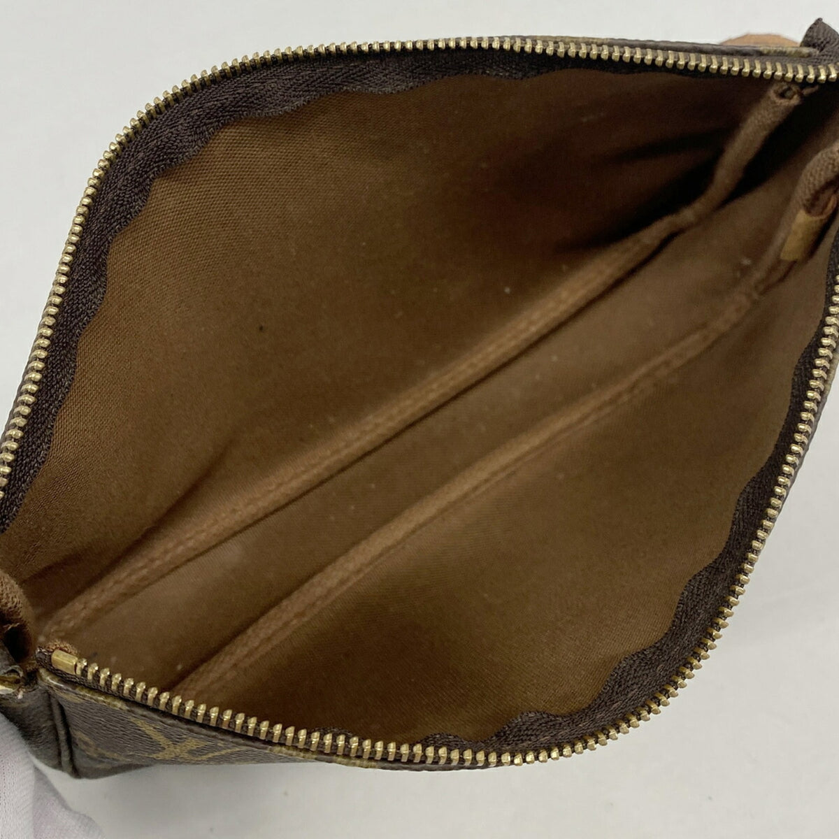 Louis Vuitton Brown Pouch (Pre-Owned)