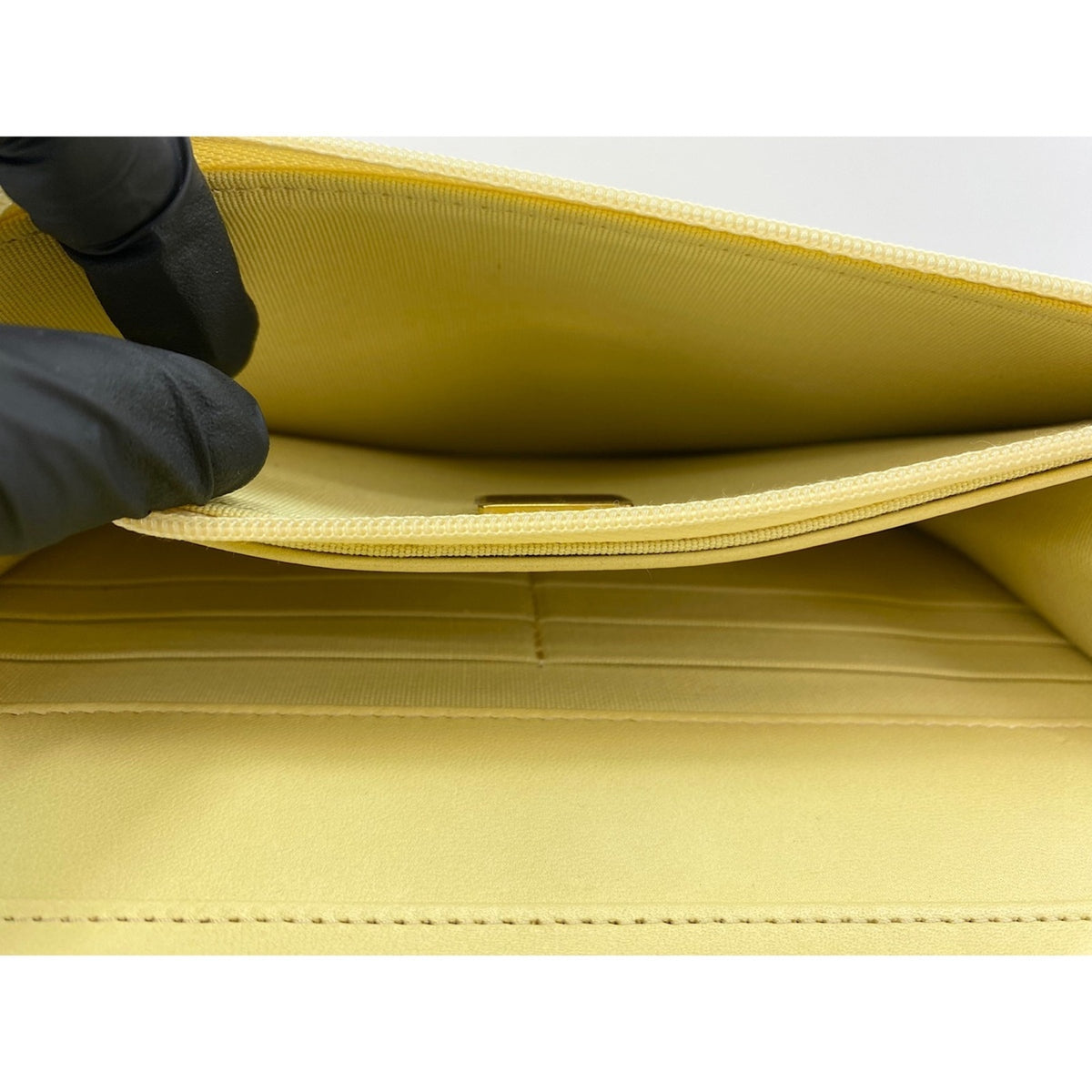 Chanel Yellow Shoulder Bag (Pre-Owned)