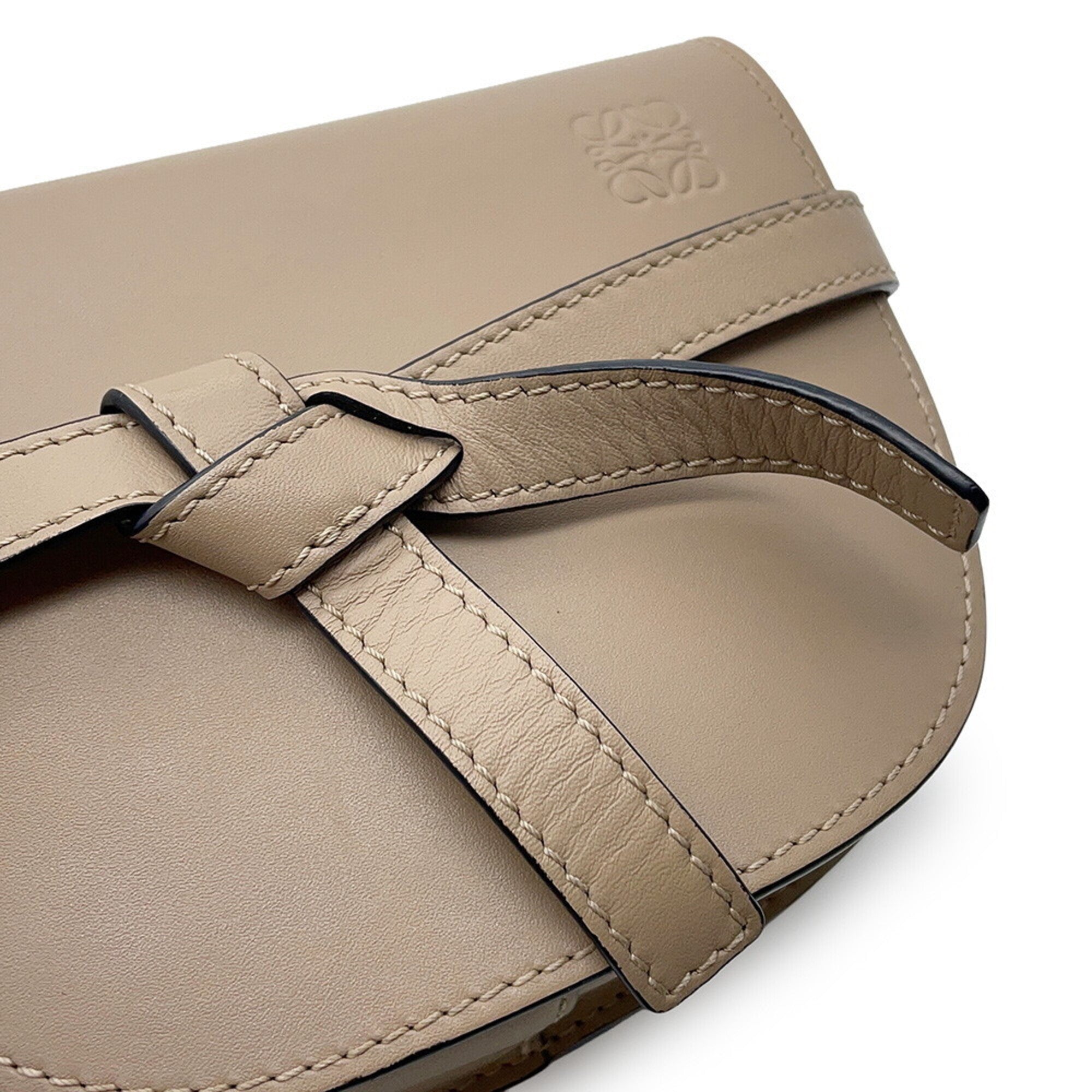 Loewe Sand Leather Shoulder Bag (Pre-Owned)