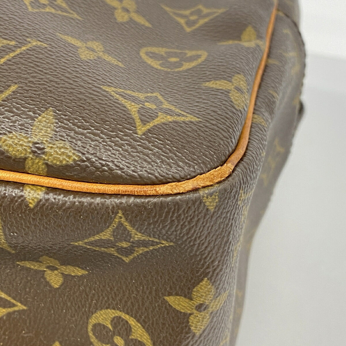 Louis Vuitton Brown Shoulder Bag (Pre-Owned)