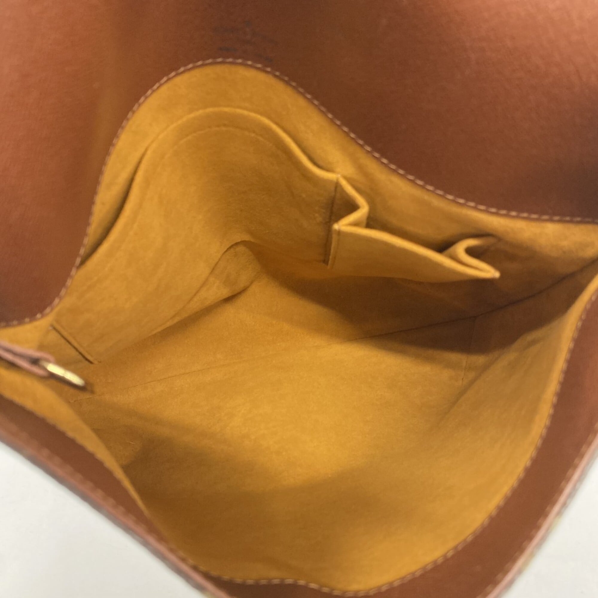 Louis Vuitton Brown Shoulder Bag (Pre-Owned)