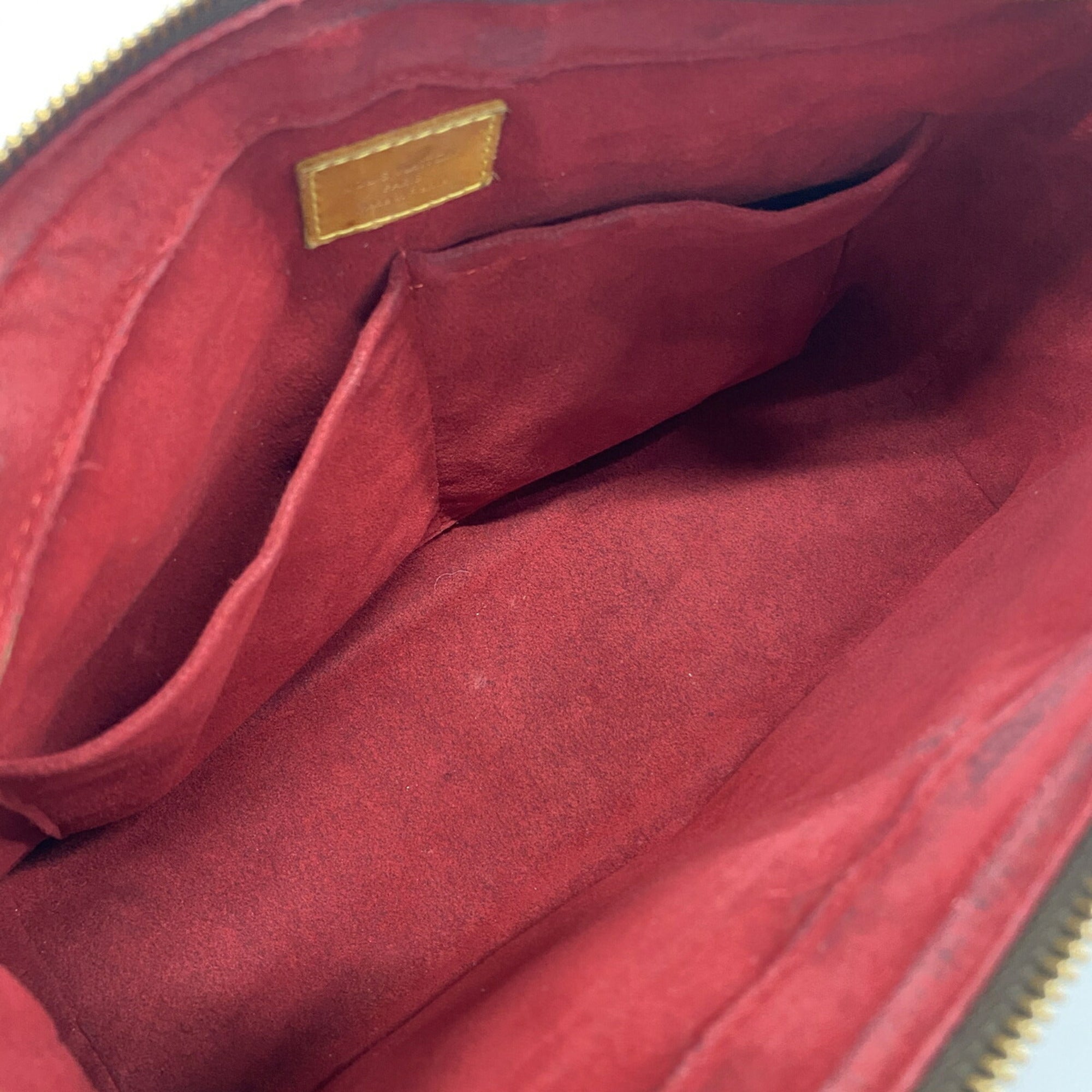 Louis Vuitton Brown Shoulder Bag (Pre-Owned)