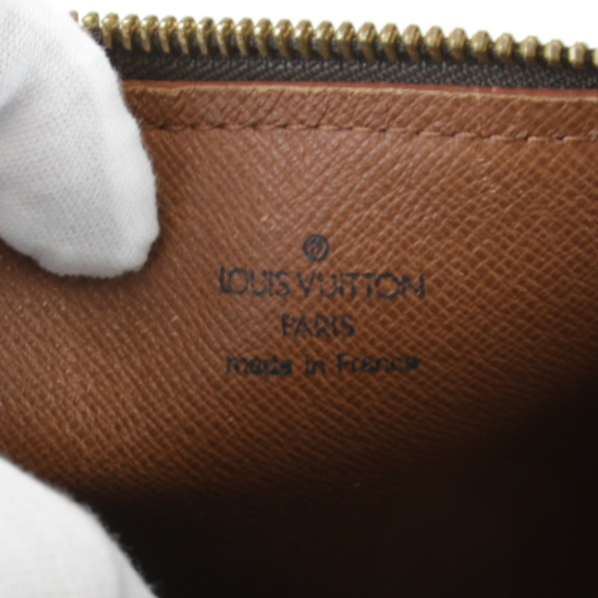 Louis Vuitton Monogram Monogram Canvas Handbag Pouch (Pre-Owned)