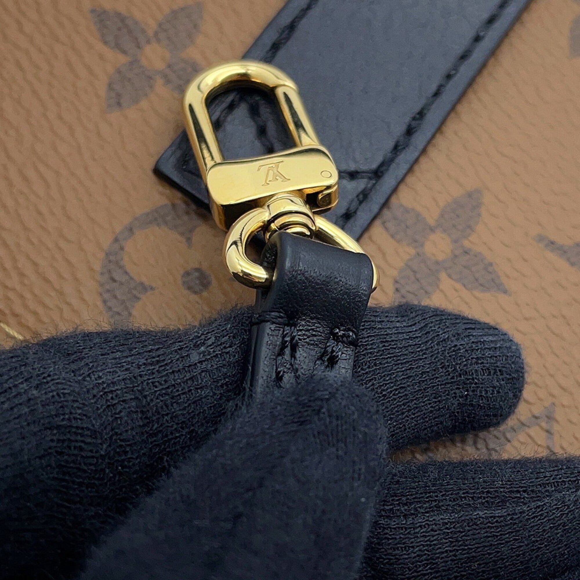 Louis Vuitton Beige Monogram Reverse Monogram Reverse Handbag Shoulder Bag (Pre-Owned)