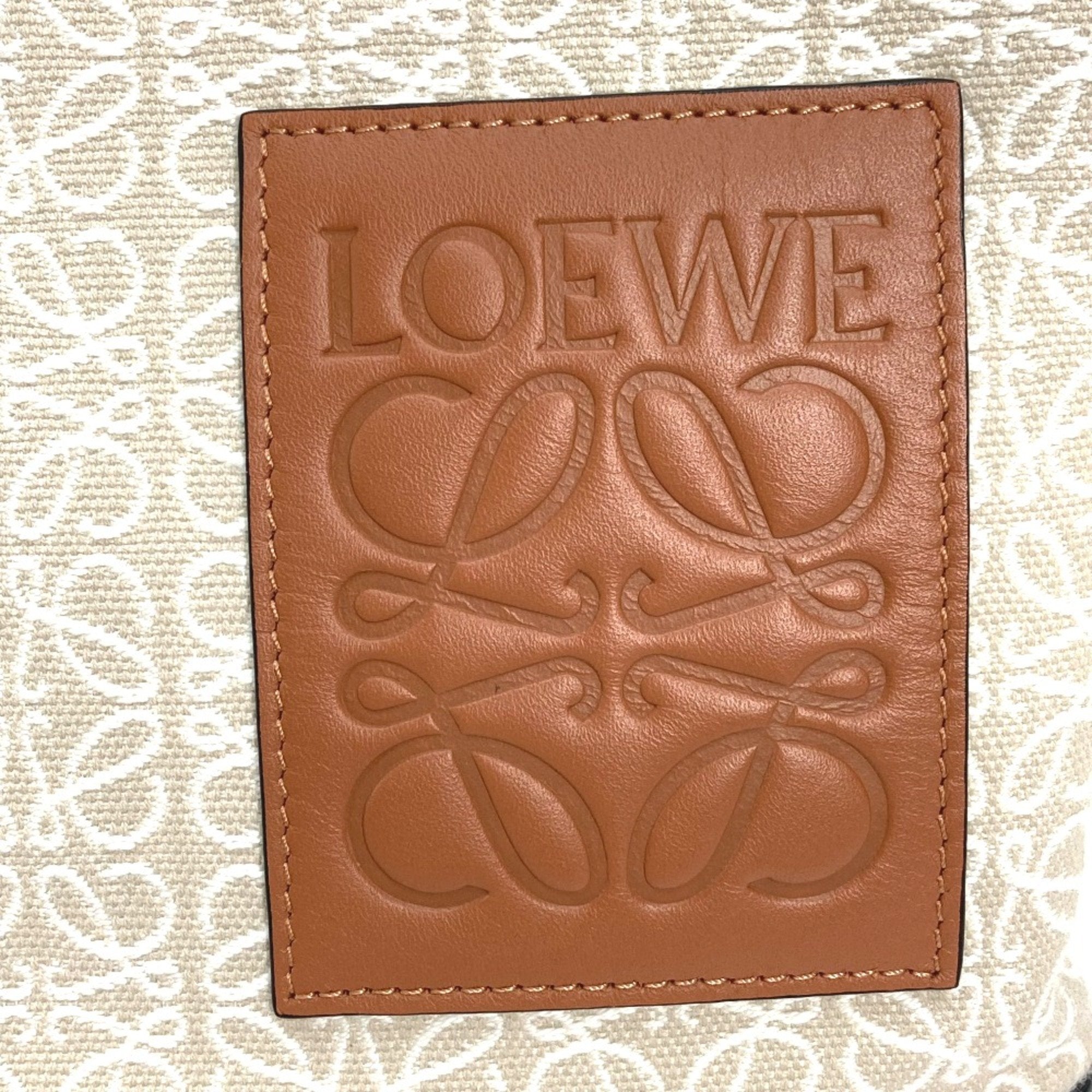 Loewe Beige Other Clutch Bag (Pre-Owned)