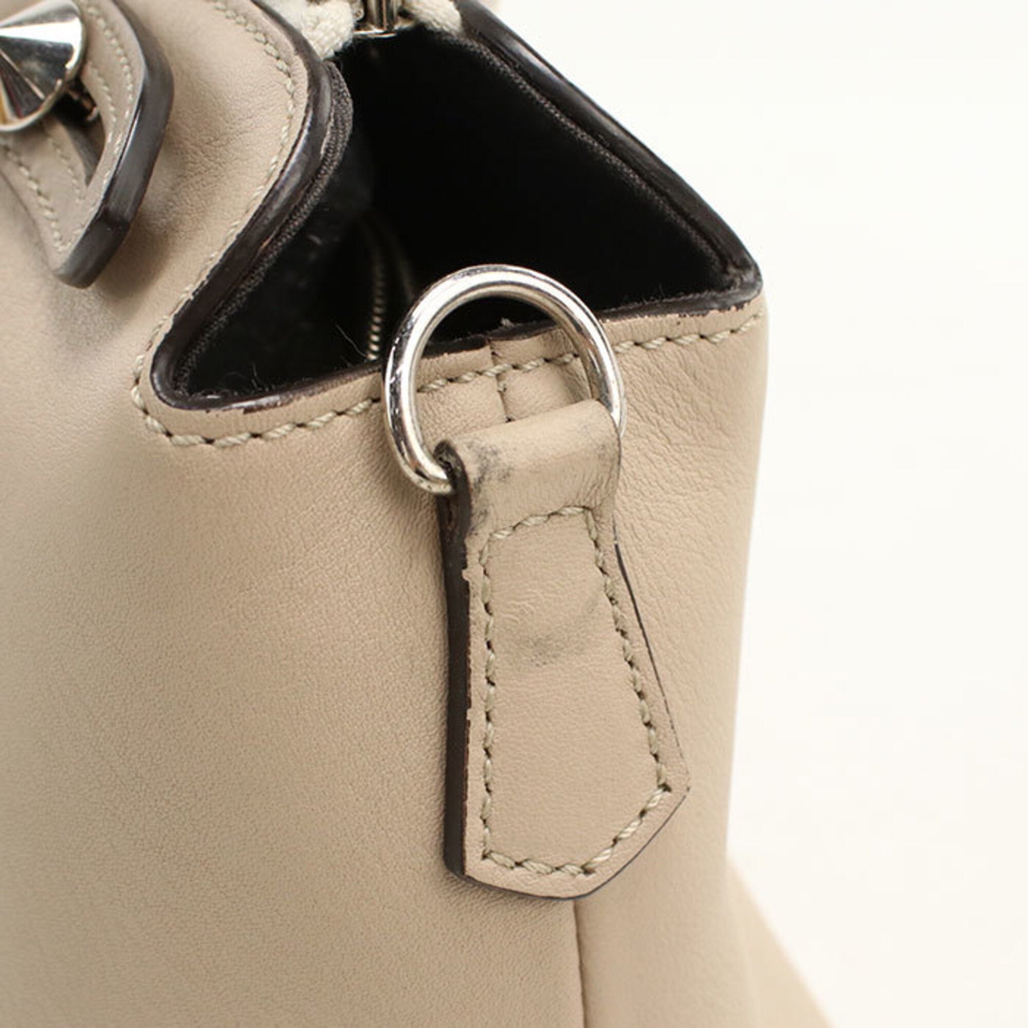 Fendi Beige Leather Handbag (Pre-Owned)