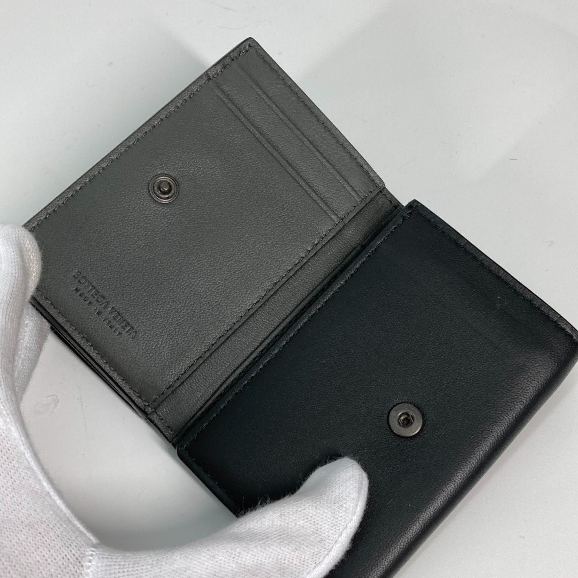 Bottega Veneta Black Leather Wallet (Tri-Fold) (Pre-Owned)