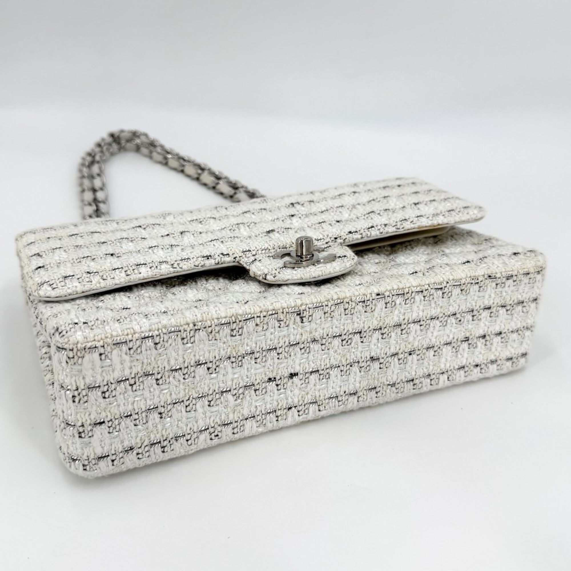 Chanel White Tweed Leather Shoulder Bag (Pre-Owned)