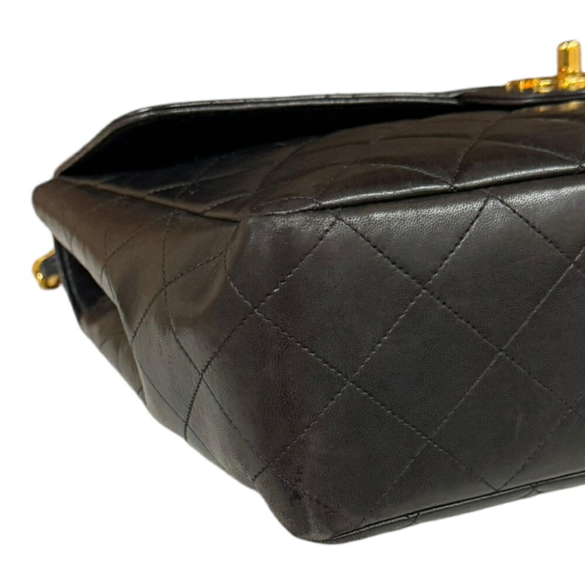 Chanel Black Leather Shoulder Bag (Pre-Owned)