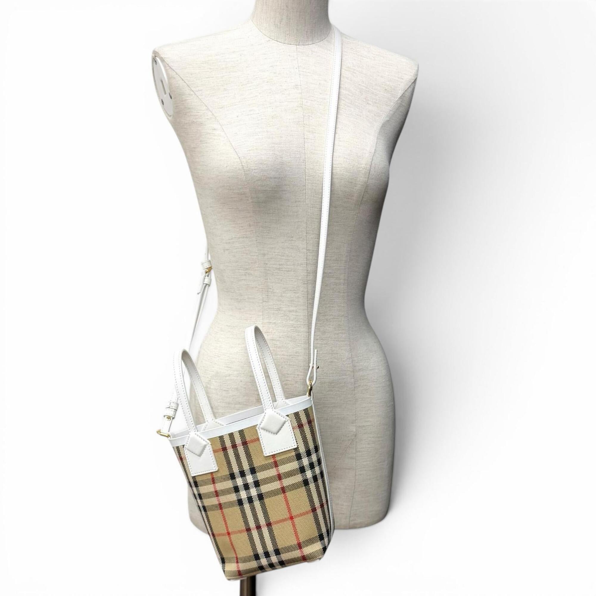 Burberry Beige White Canvas Leather Shoulder Bag (Pre-Owned)