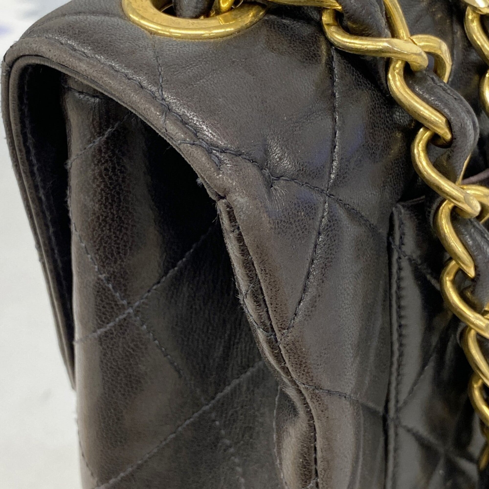 Chanel Black Leather Shoulder Bag (Pre-Owned)