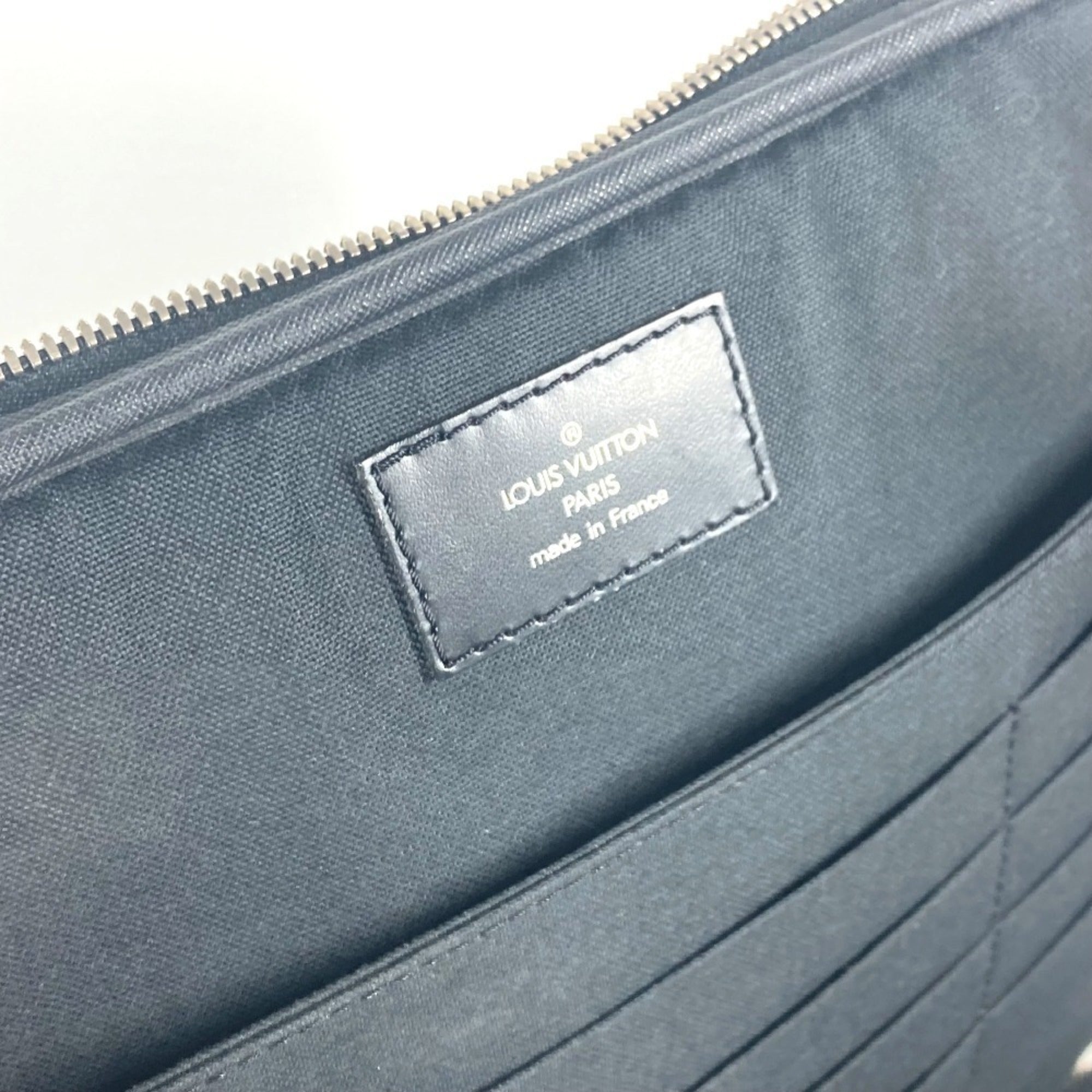 Louis Vuitton Ardoise Black Taiga Leather Handbag Shoulder Bag (Pre-Owned)