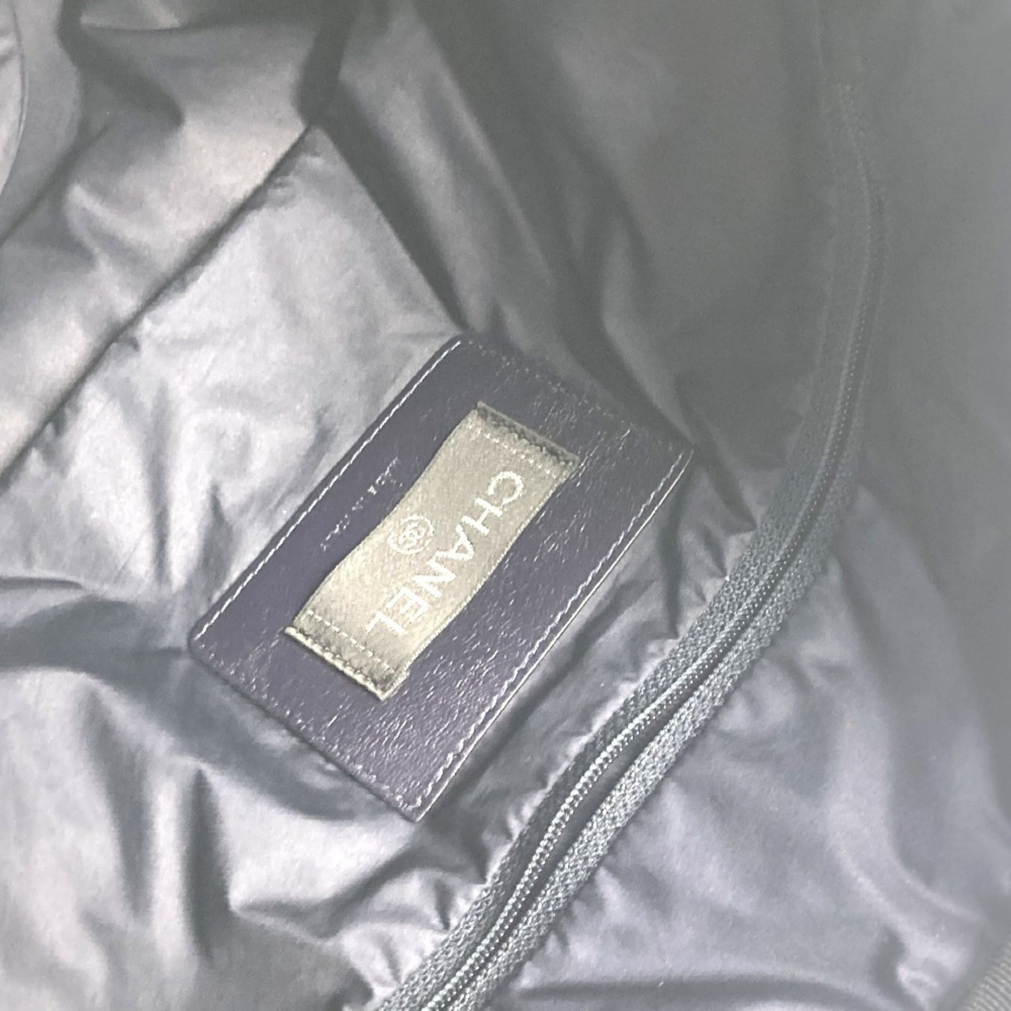 Chanel White Nylon Shoulder Bag (Pre-Owned)