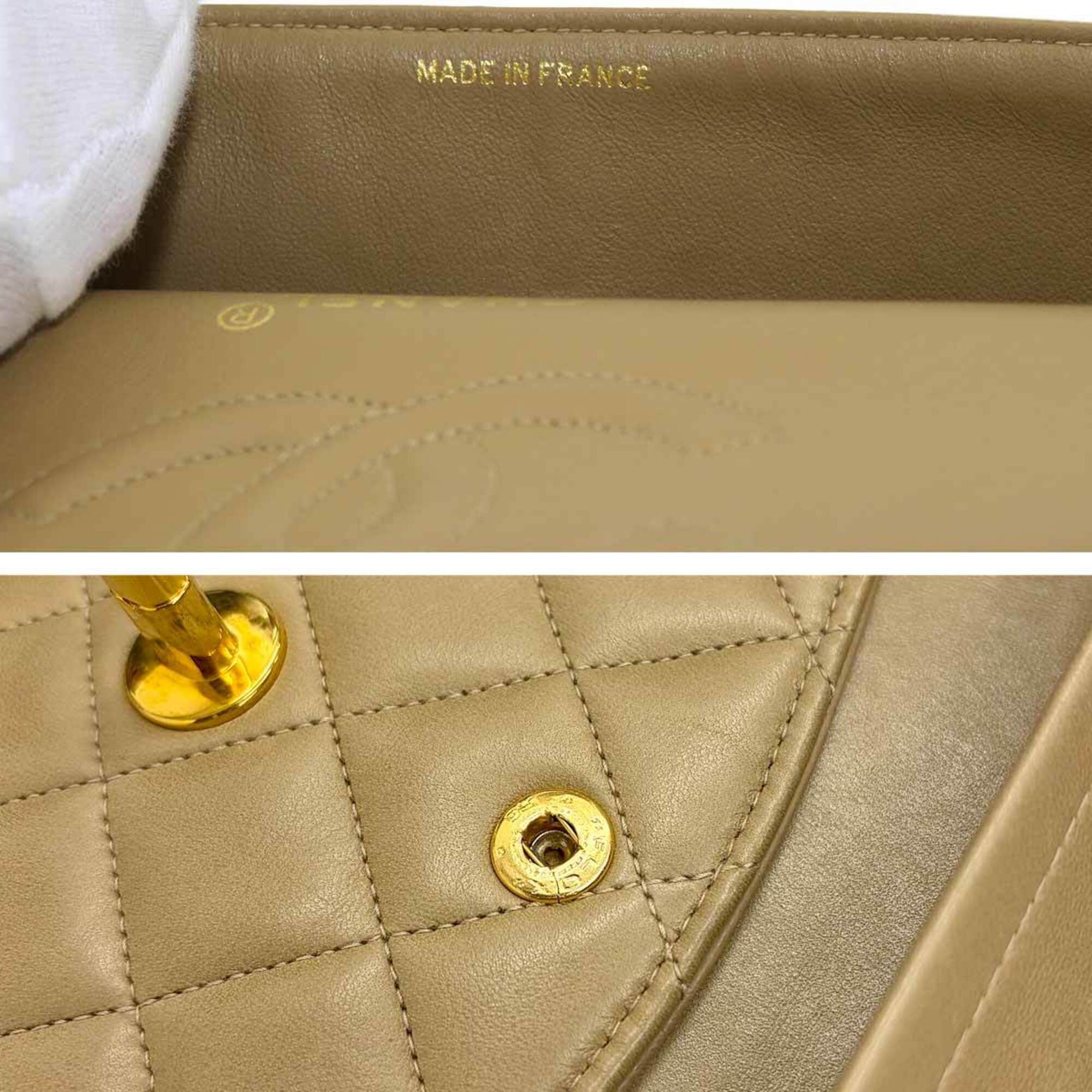 Chanel Beige Leather Handbag Shoulder Bag (Pre-Owned)