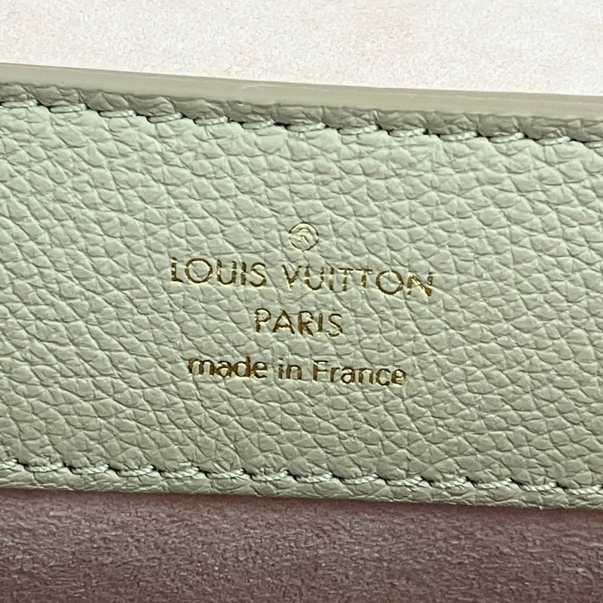 Louis Vuitton Grayish Leather Shoulder Bag (Pre-Owned)