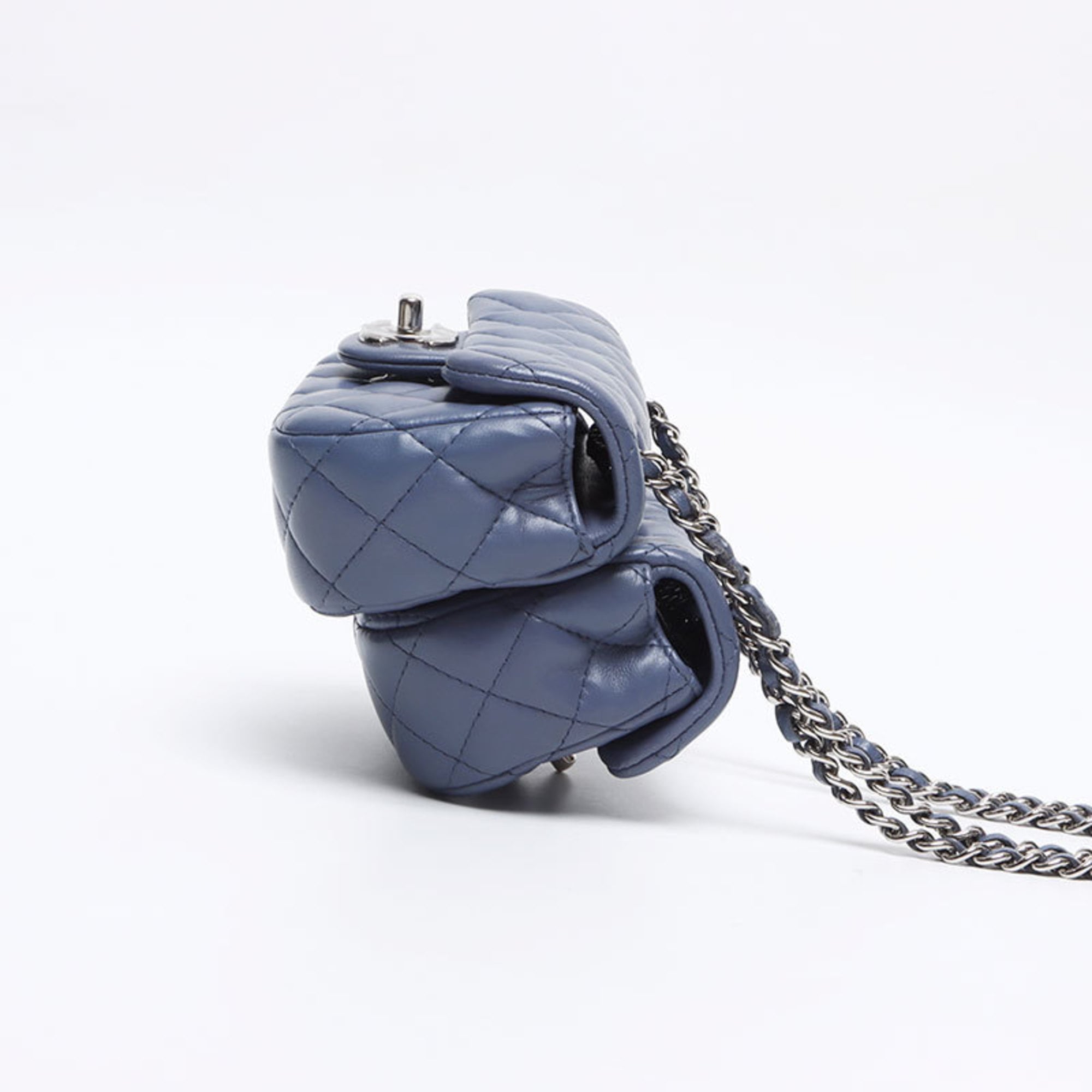 Chanel Blue Leather Shoulder Bag (Pre-Owned)