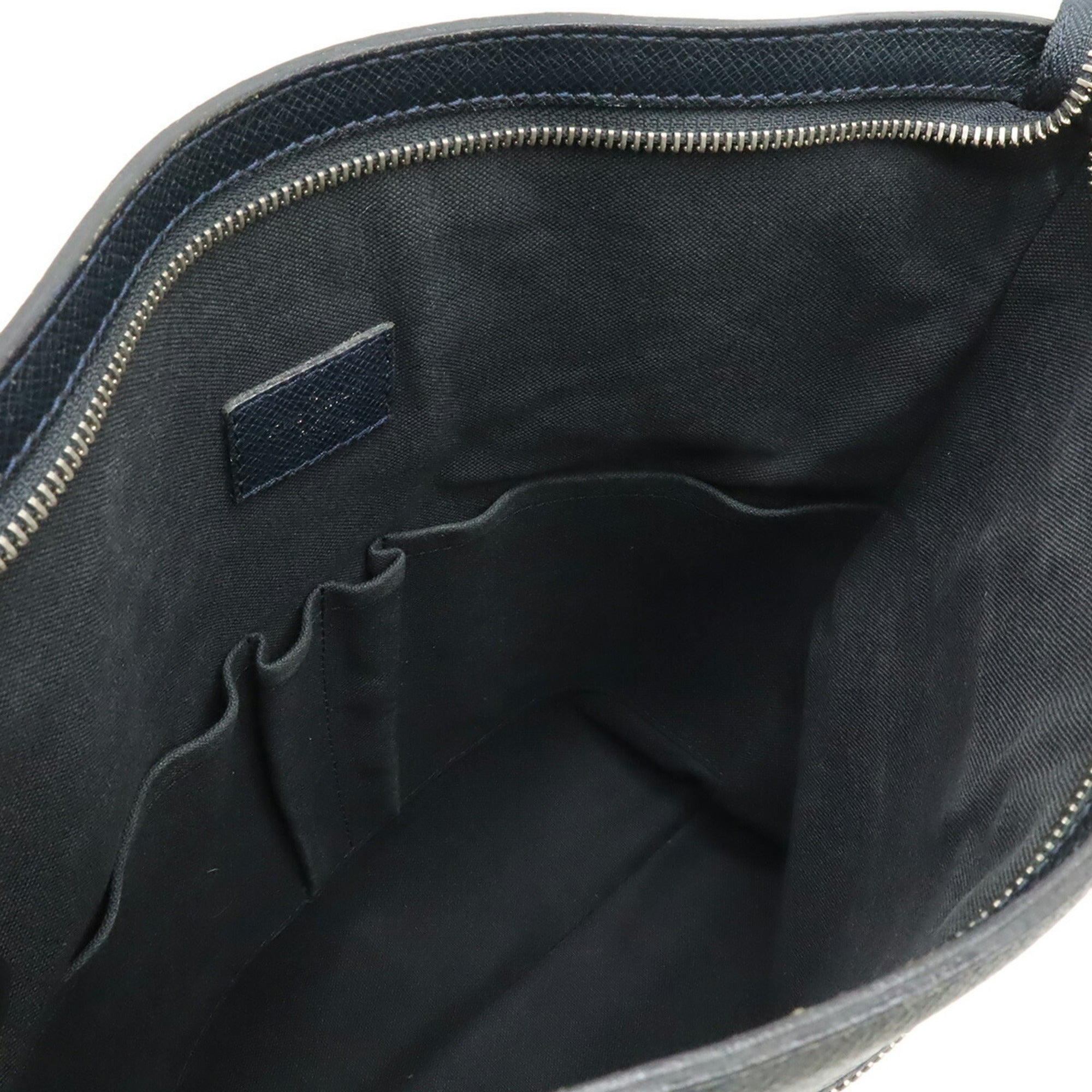 Louis Vuitton Taiga Boreal Taiga Leather Shoulder Bag (Pre-Owned)