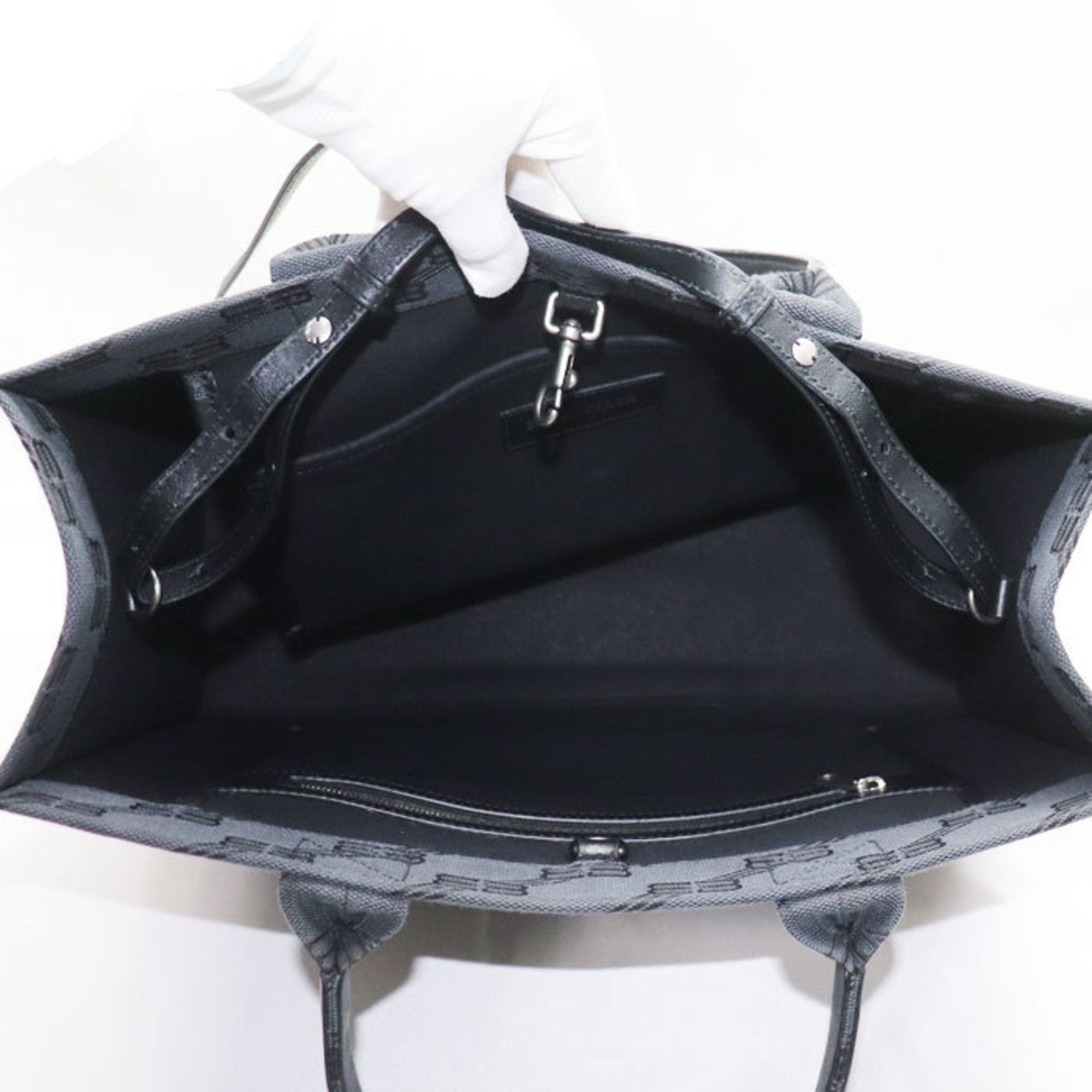 Balenciaga Black Leather Shoulder Bag (Pre-Owned)
