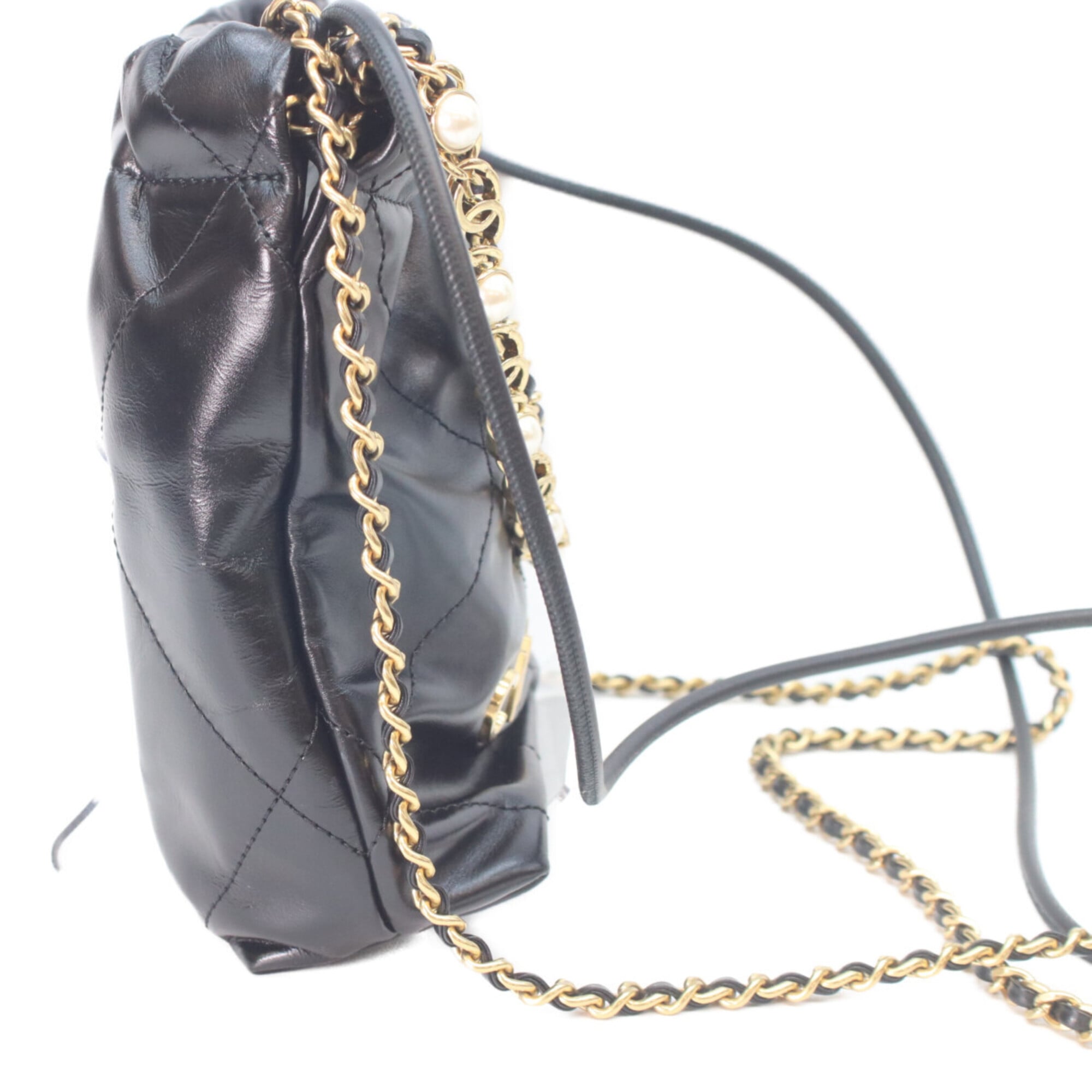 Chanel Black Leather Shoulder Bag (Pre-Owned)