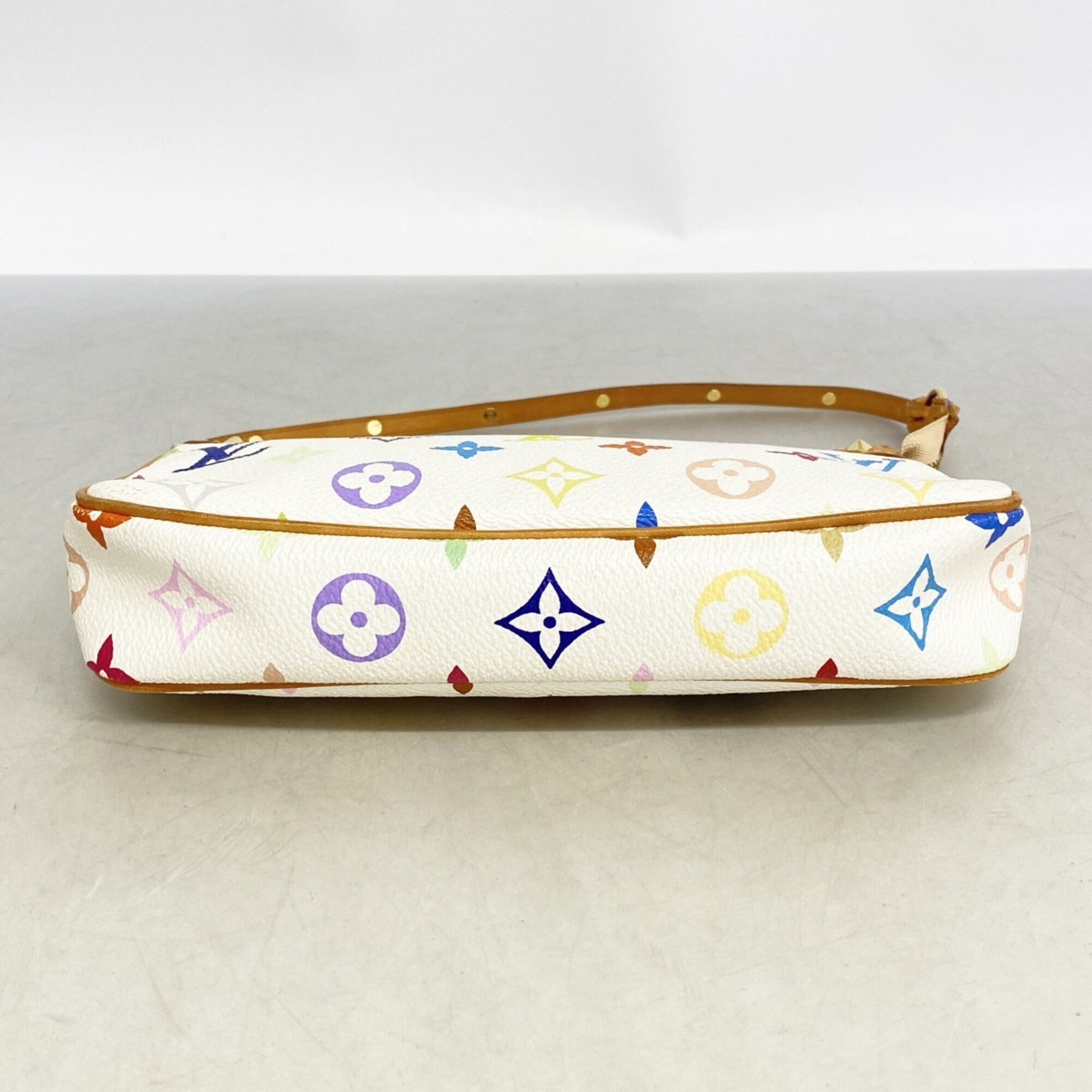 Louis Vuitton Blanc Pouch (Pre-Owned)