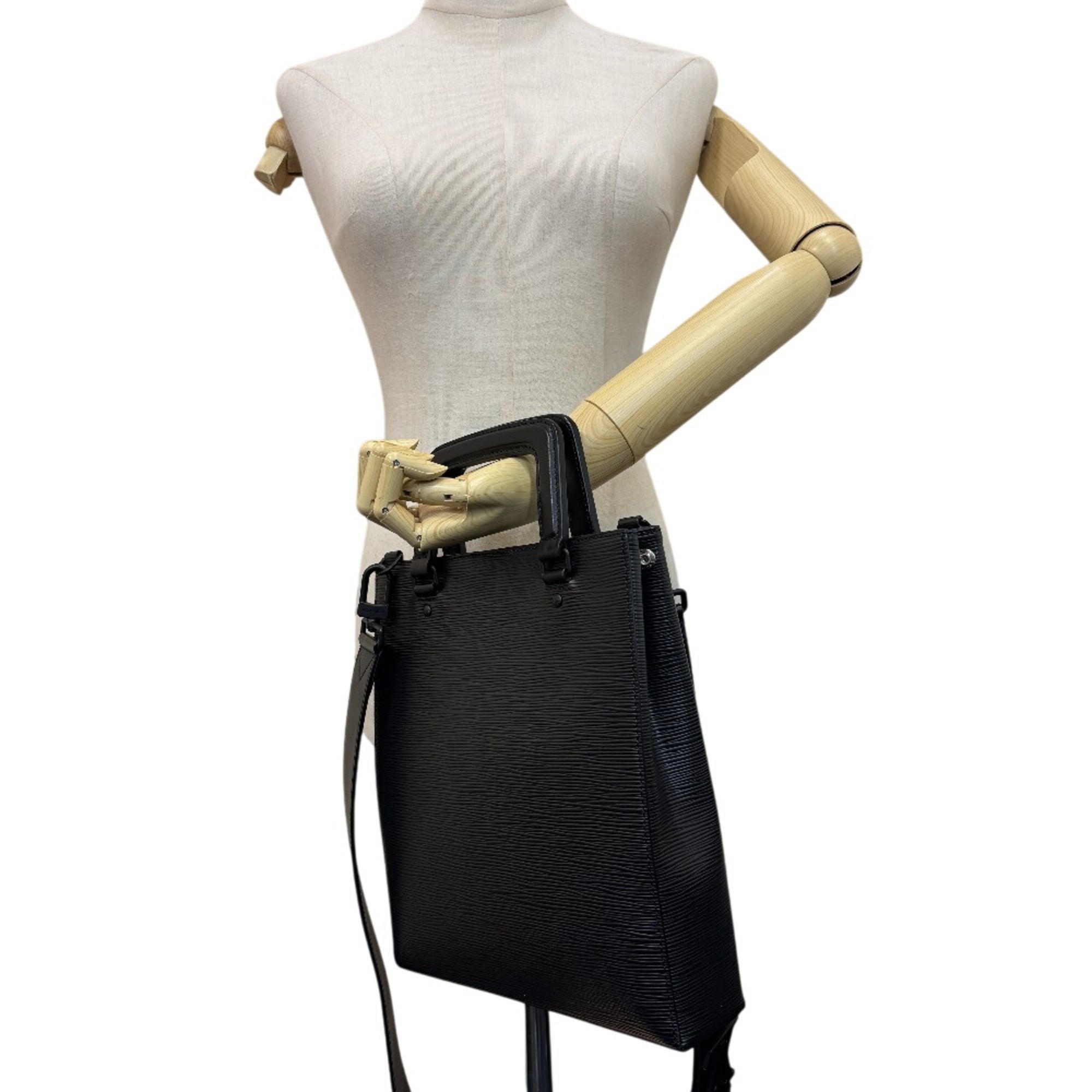 Louis Vuitton Black Epi Leather Handbag Shoulder Bag (Pre-Owned)