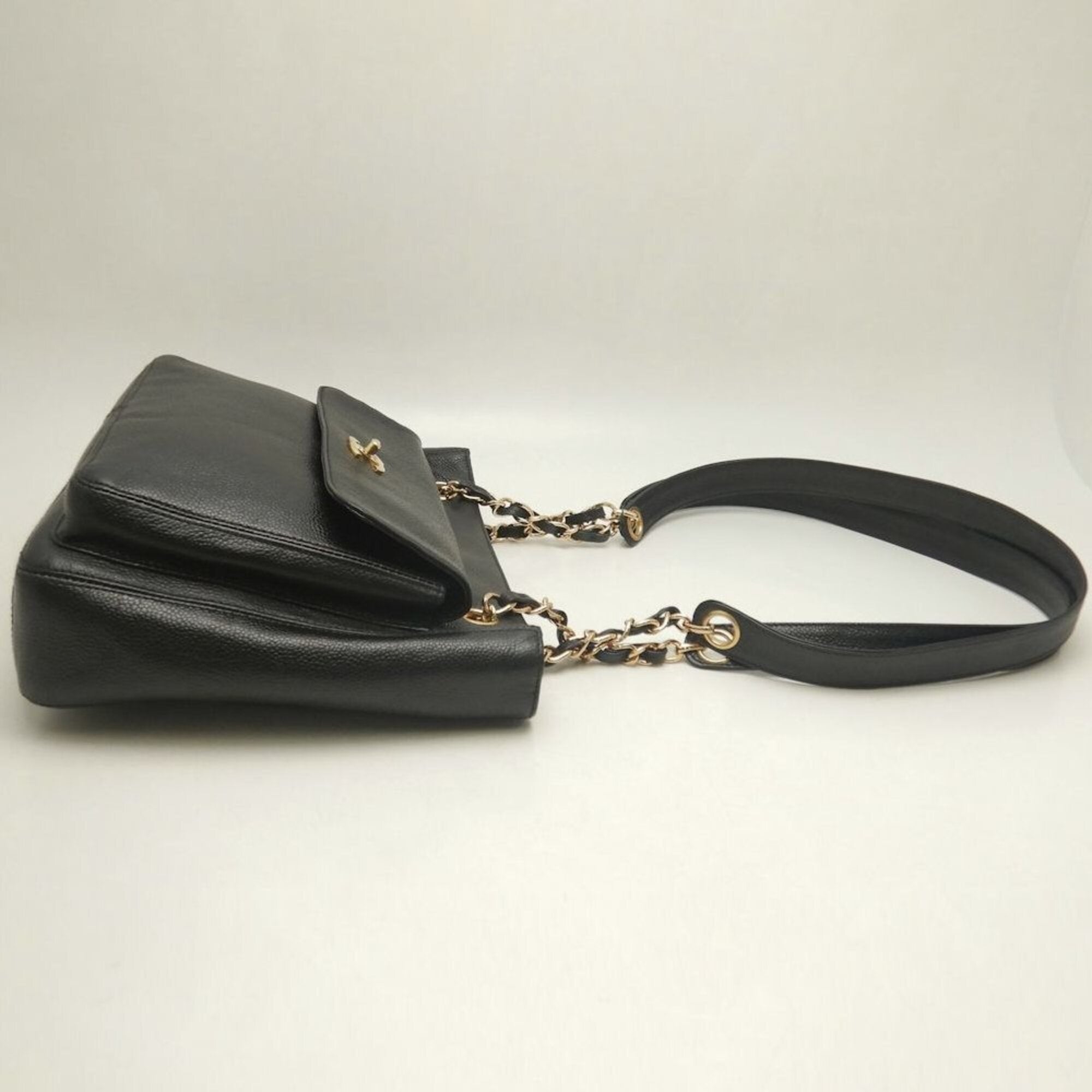 Chanel Black Grained Calfskin Shoulder Bag (Pre-Owned)