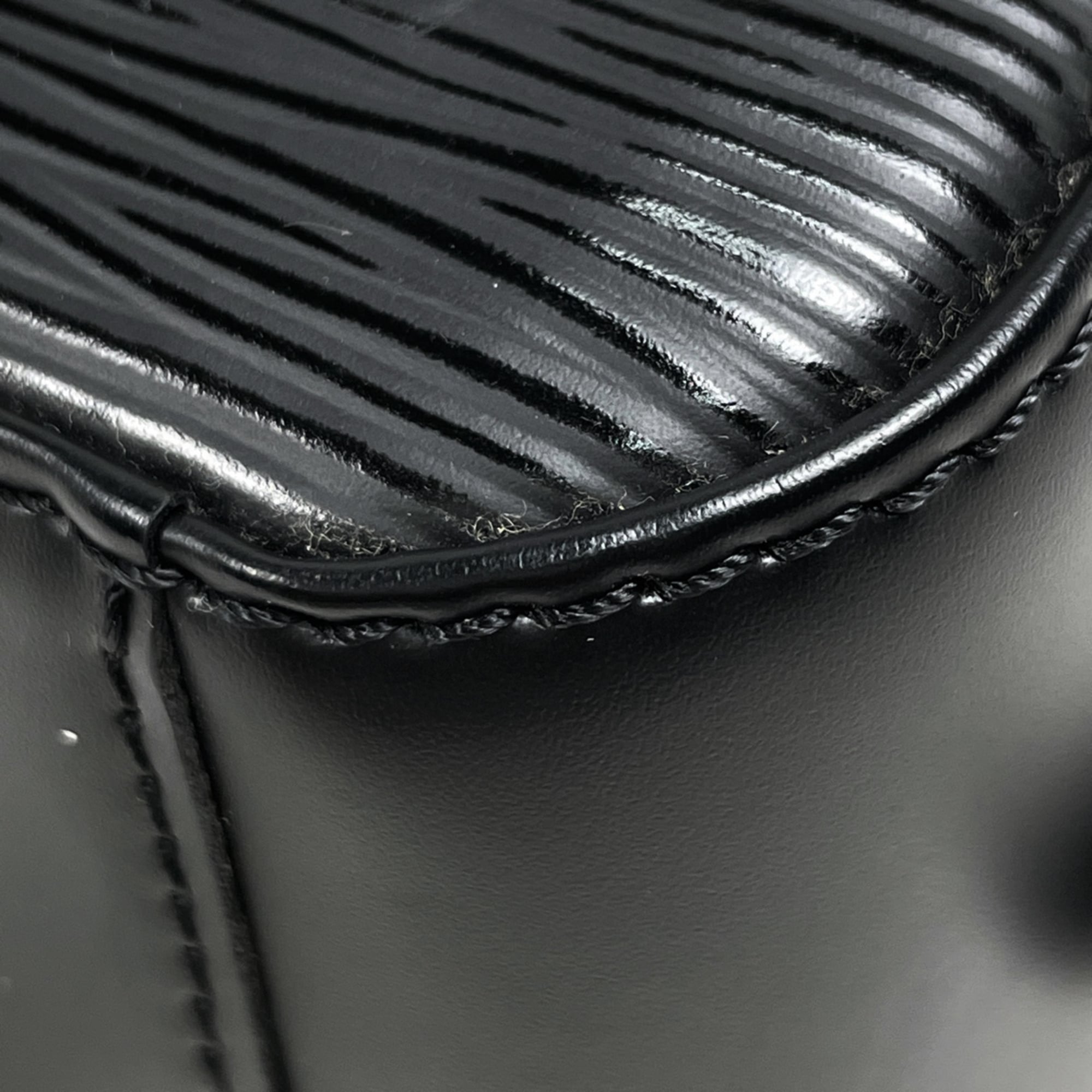 Louis Vuitton Black Noir Epi Leather Handbag (Pre-Owned)