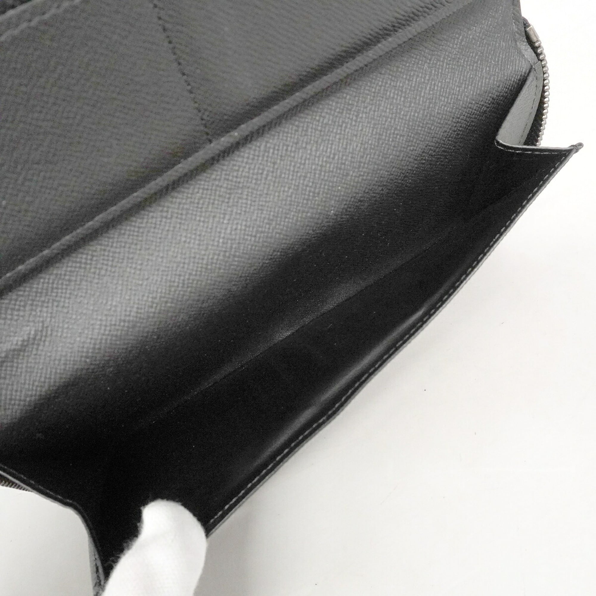 Louis Vuitton Black Long Wallet (Bi-Fold) (Pre-Owned)