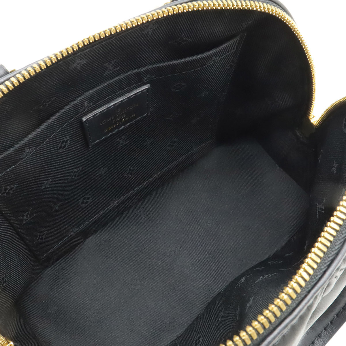 Louis Vuitton Black Noir White Quilting Handbag Shoulder Bag (Pre-Owned)