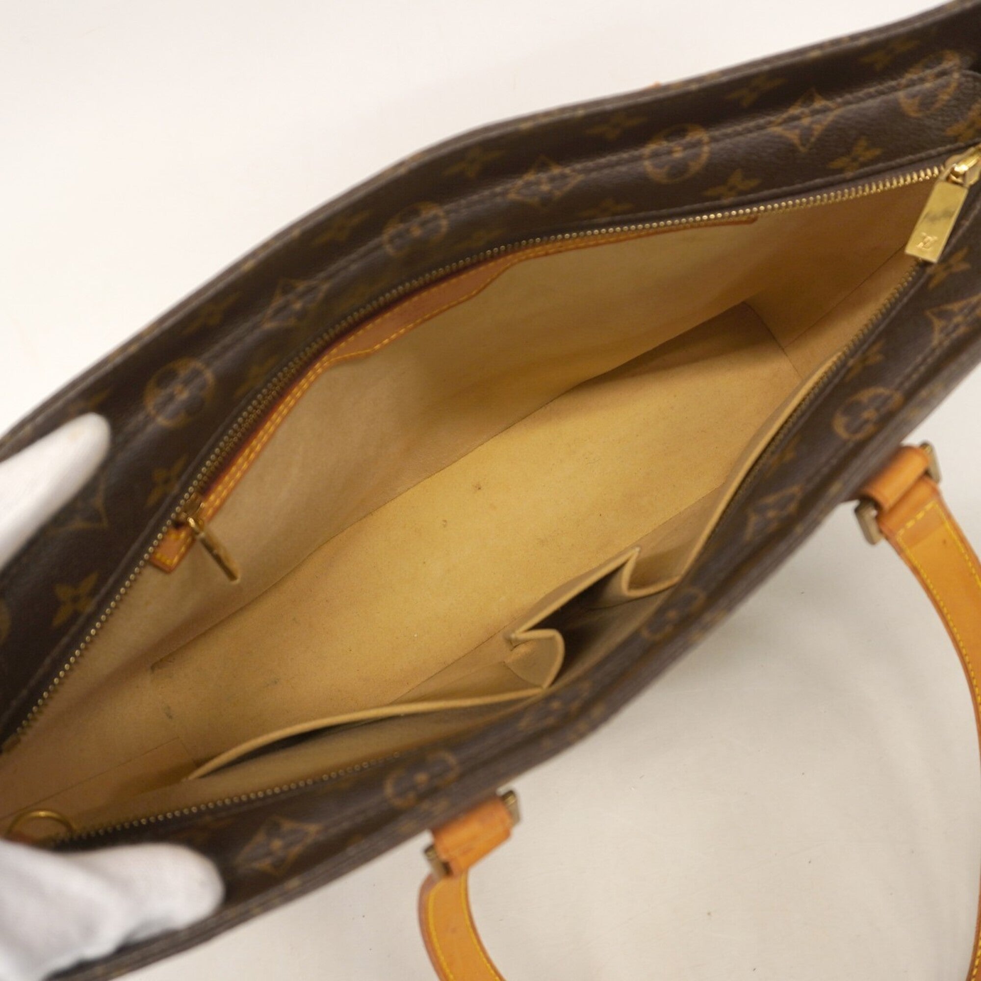 Louis Vuitton Brown Shoulder Bag (Pre-Owned)