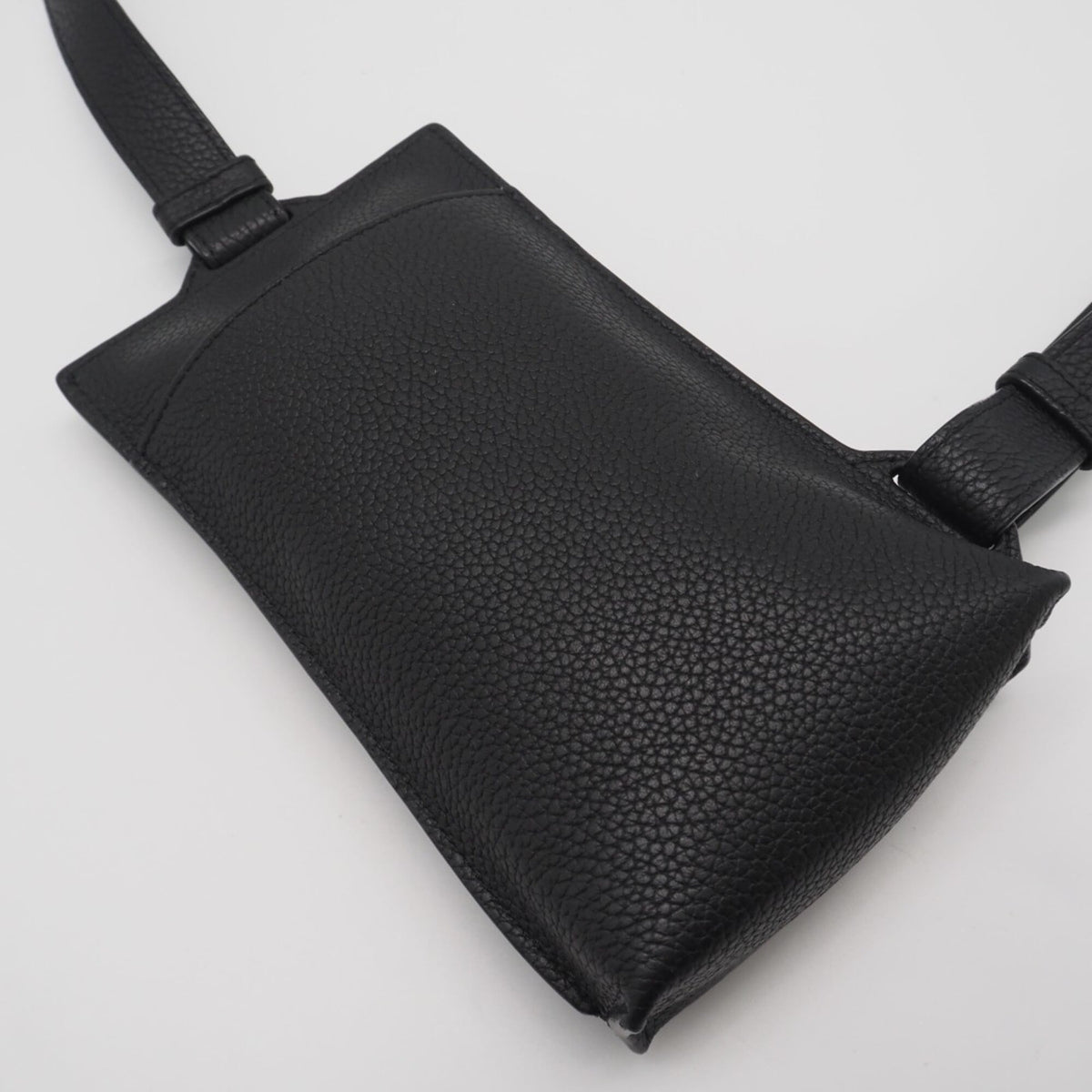 Loewe Black Leather Shoulder Bag Sling Bag (Pre-Owned)