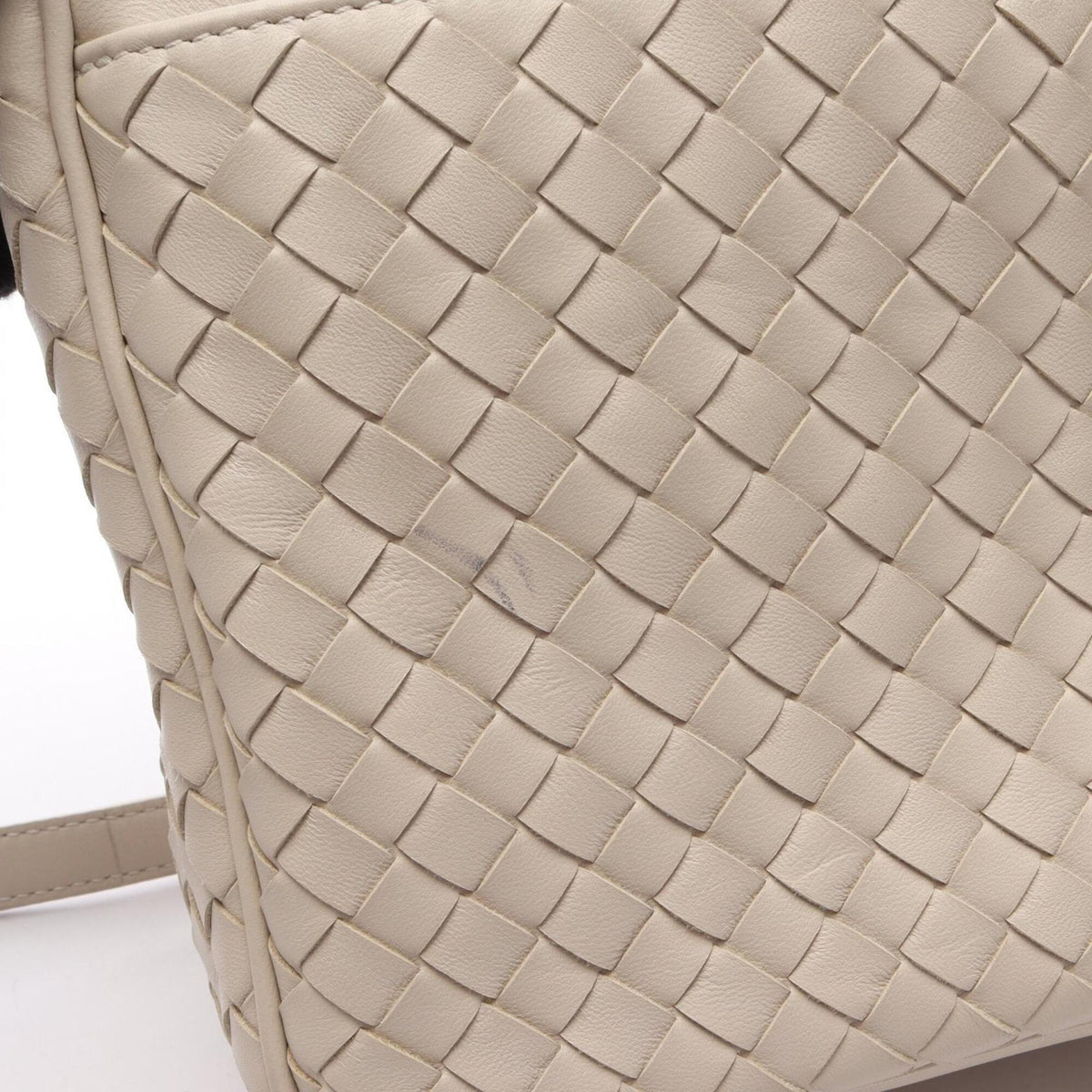 Bottega Veneta White Leather Handbag (Pre-Owned)