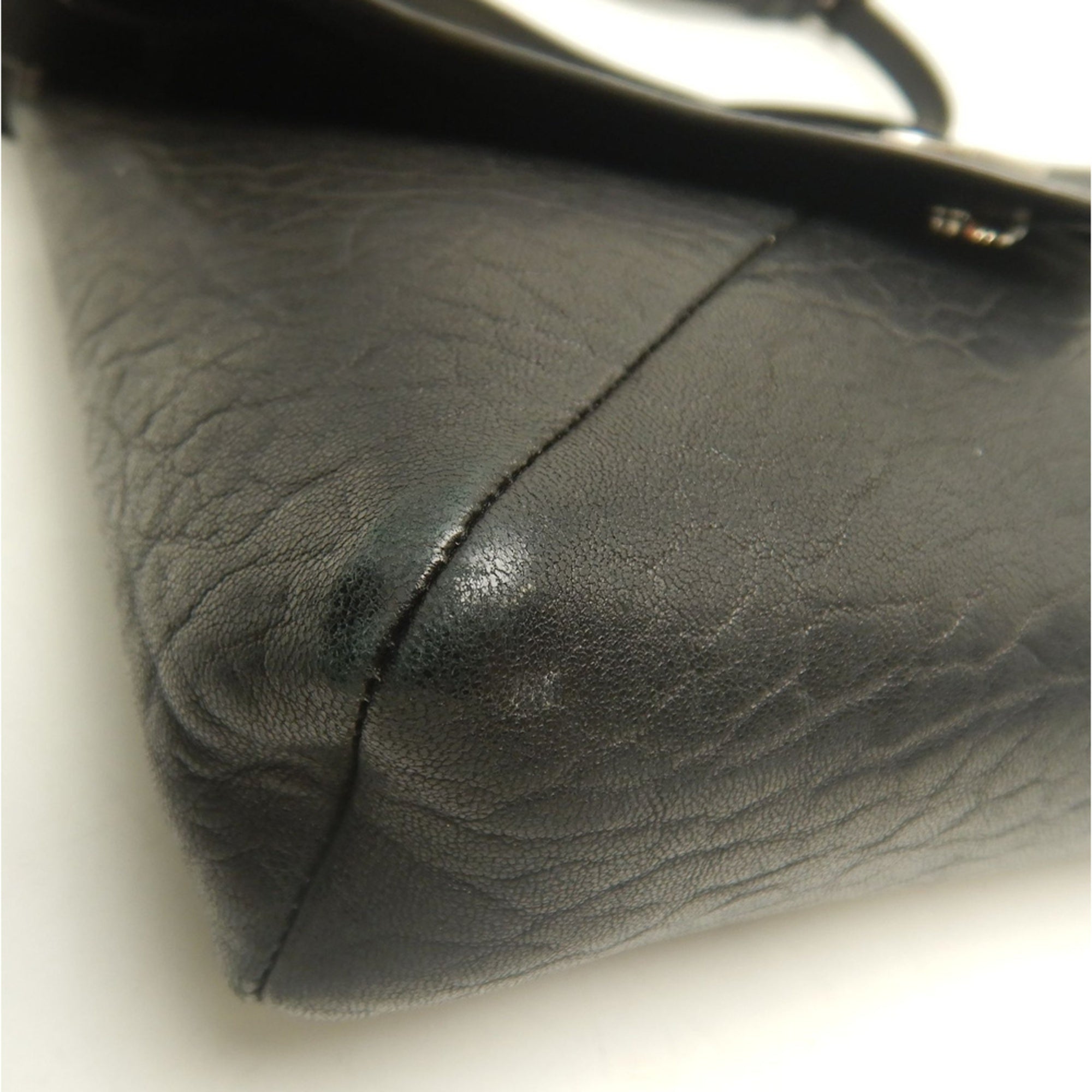Yves Saint Laurent Black Leather Shoulder Bag (Pre-Owned)