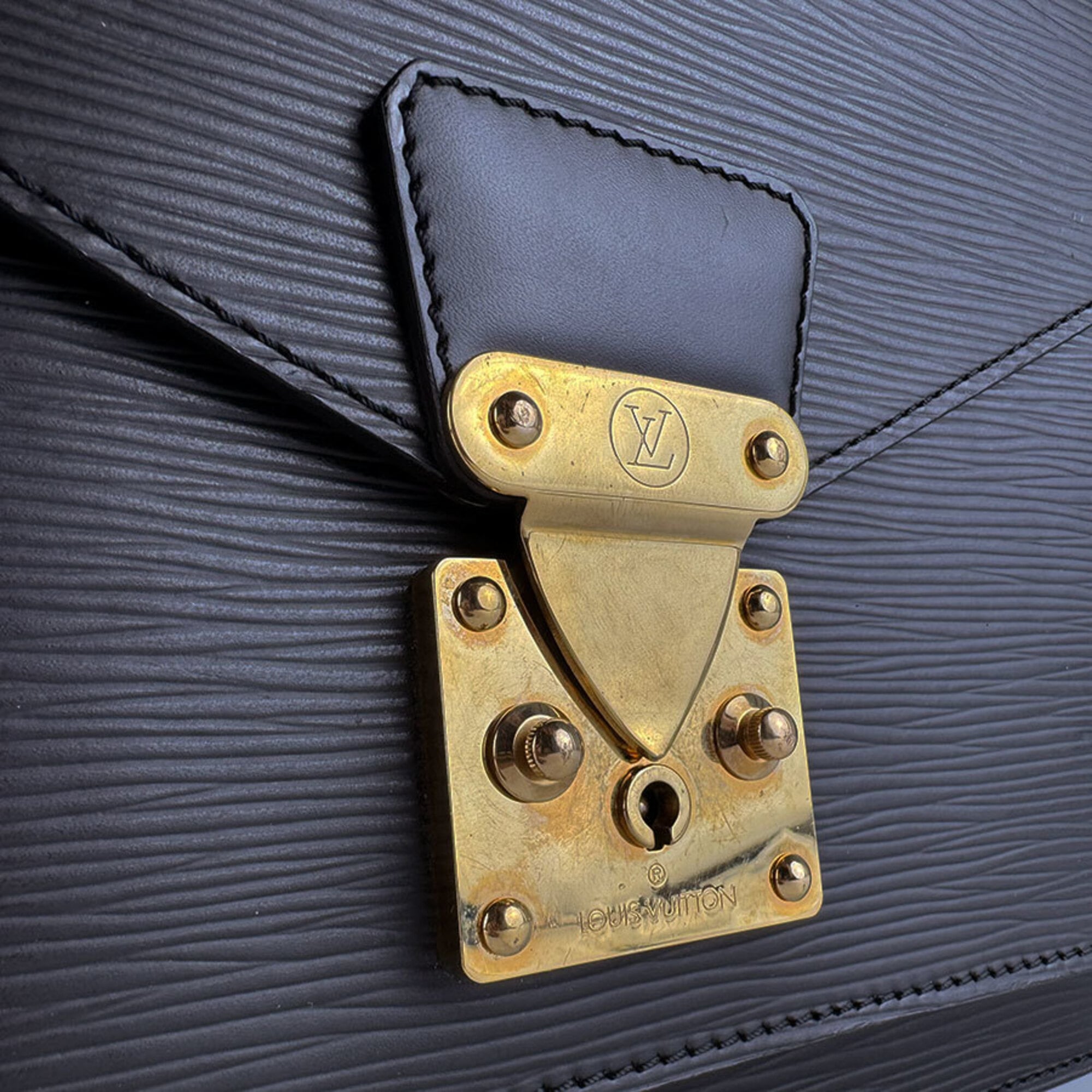 Louis Vuitton Black Epi Leather Handbag (Pre-Owned)