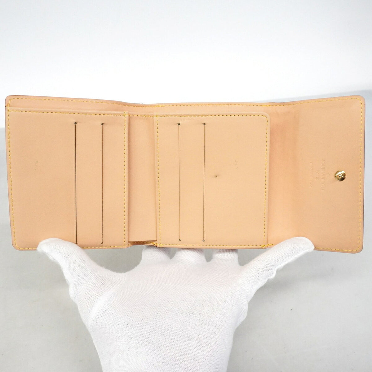 Louis Vuitton Blanc Wallet (Tri-Fold) (Pre-Owned)