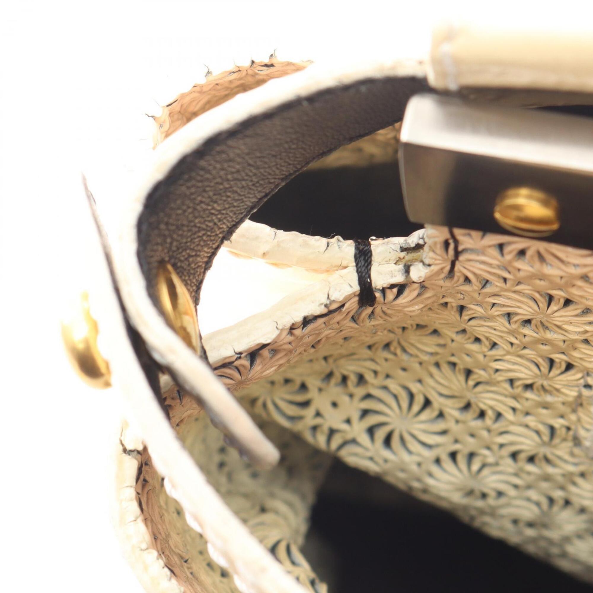 Fendi Ivory Patent Leather Handbag (Pre-Owned)
