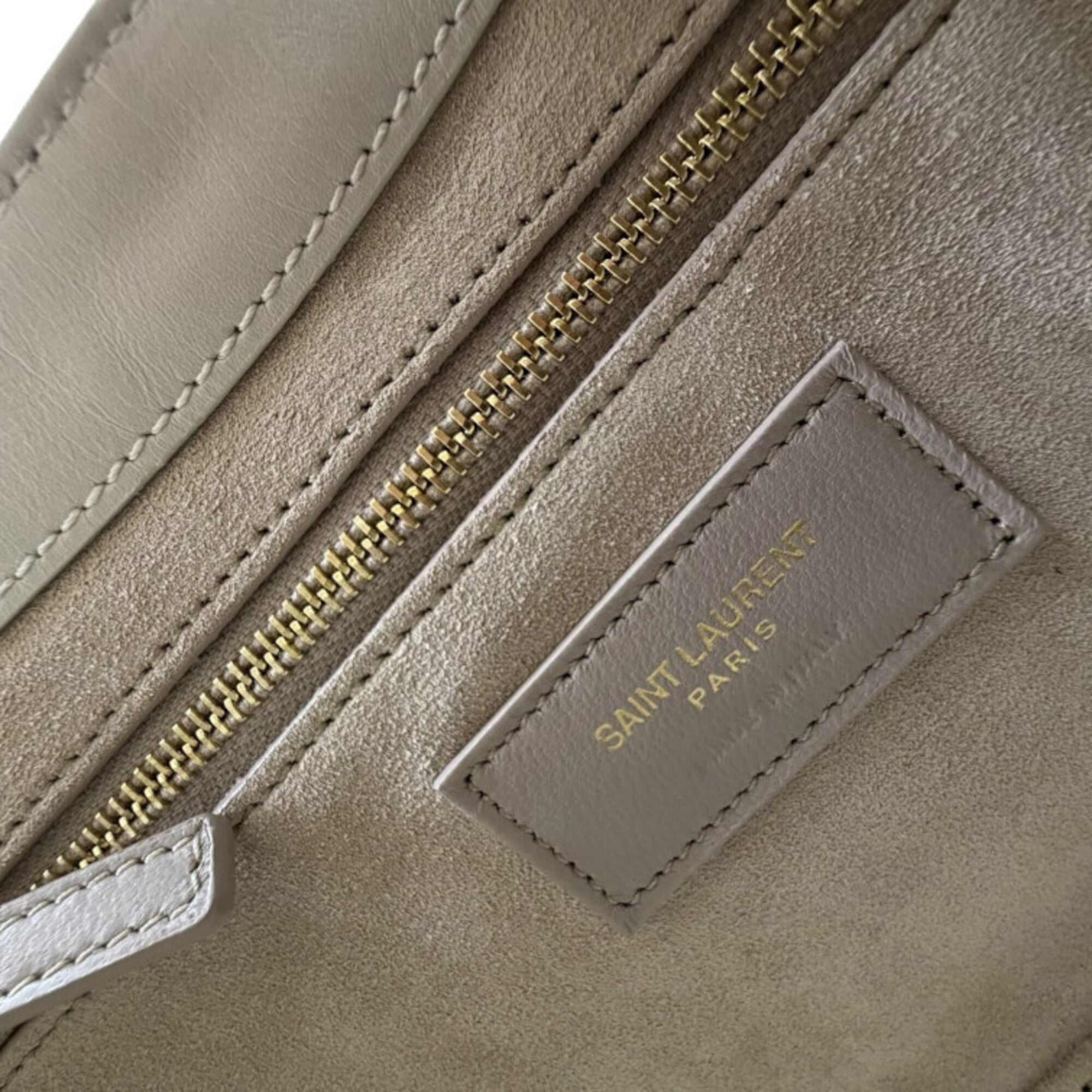 Saint Laurent Ivory Leather Handbag (Pre-Owned)