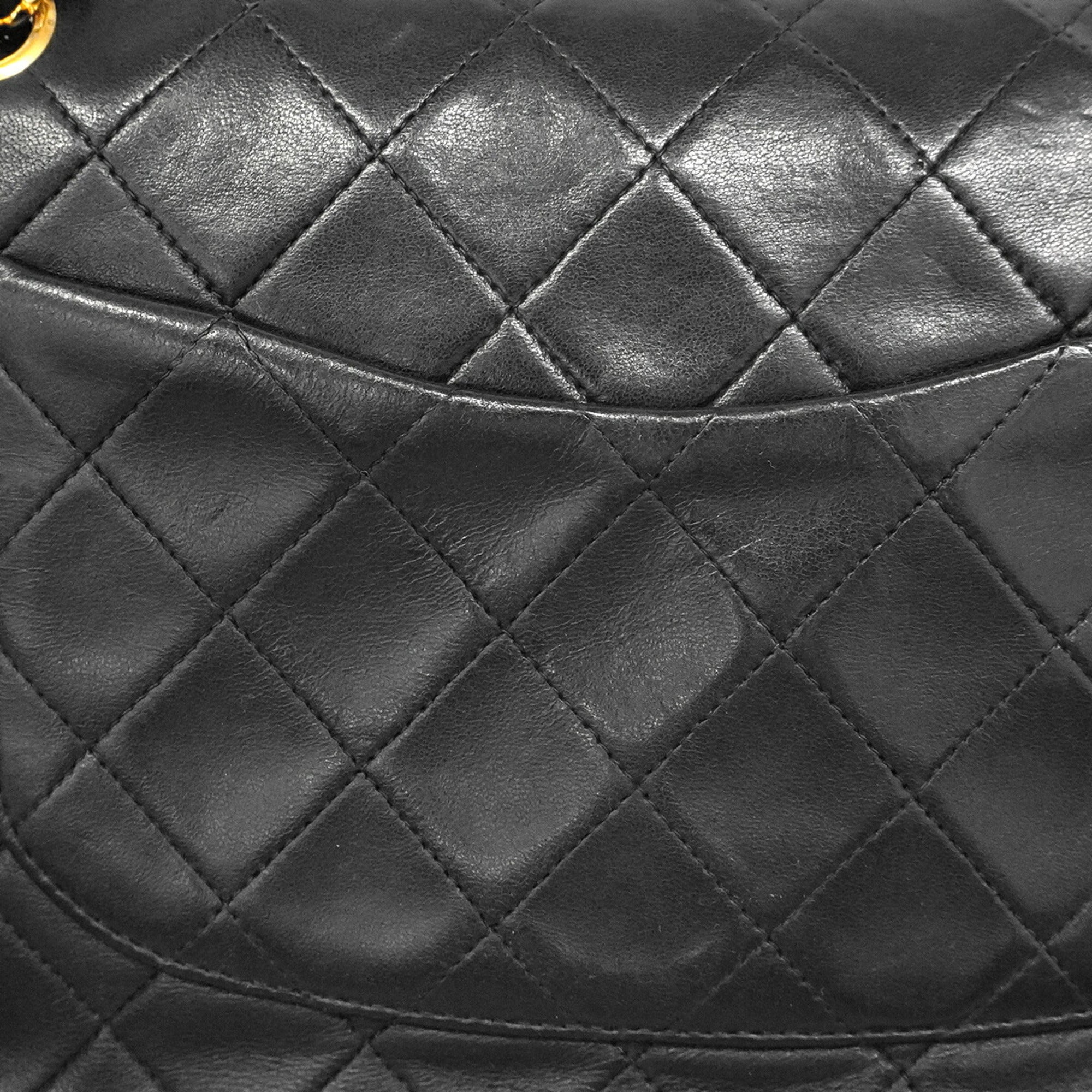 Chanel Black Leather Shoulder Bag (Pre-Owned)
