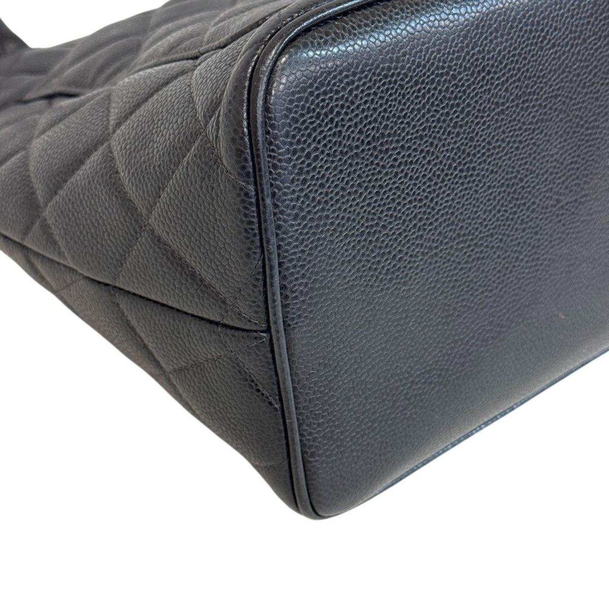 Chanel Black Grained Calfskin Handbag (Pre-Owned)