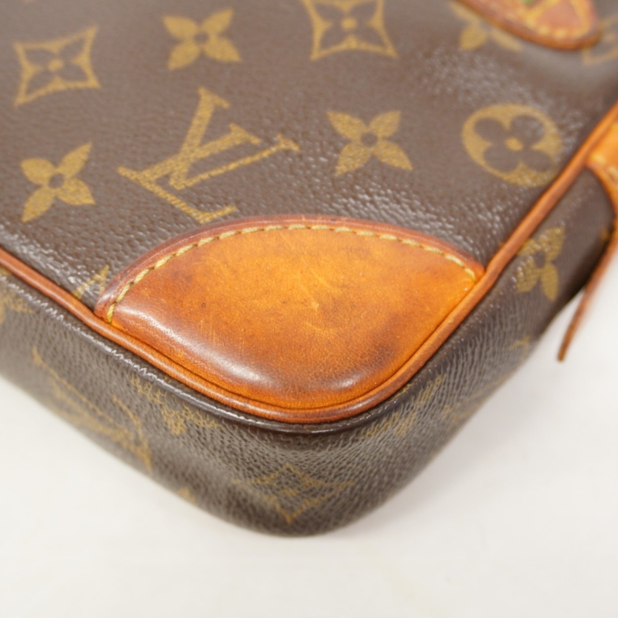 Louis Vuitton Brown Clutch Bag (Pre-Owned)