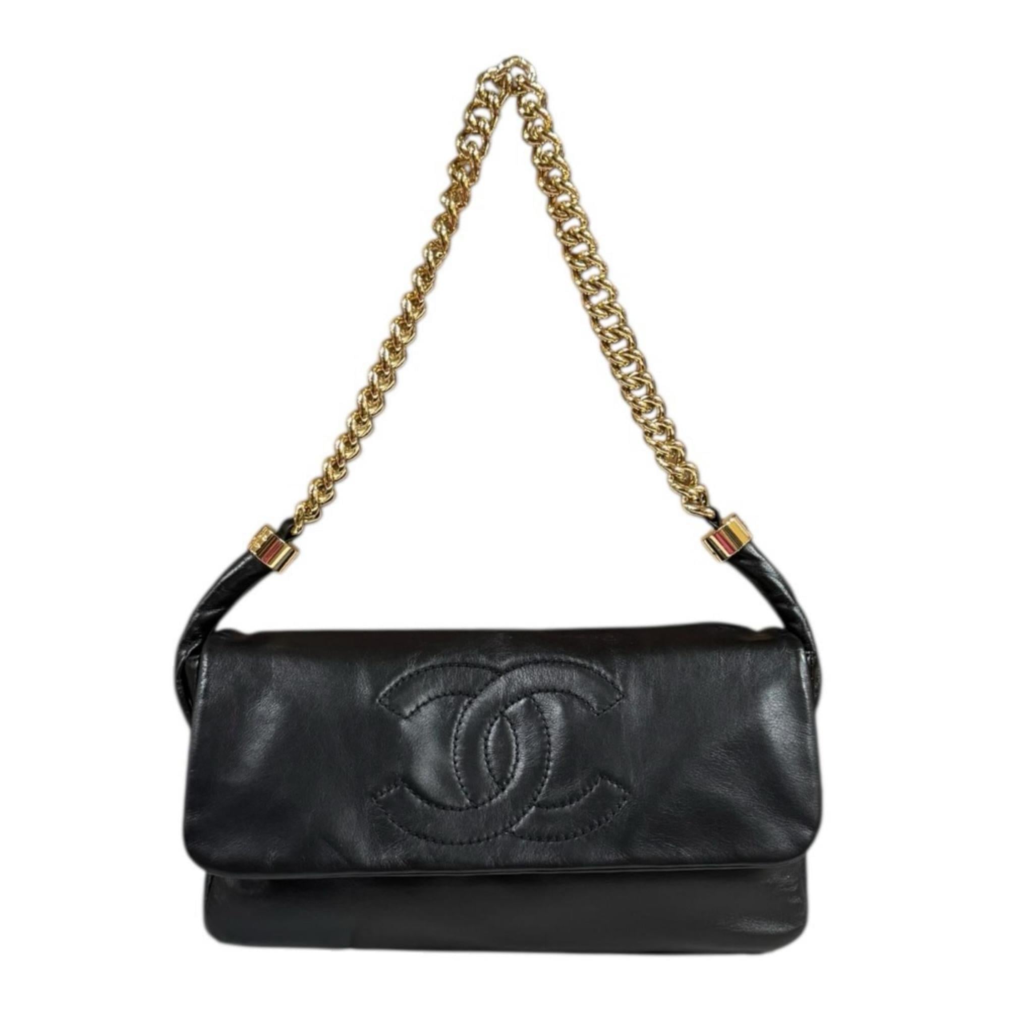 Chanel Black Leather Shoulder Bag (Pre-Owned)